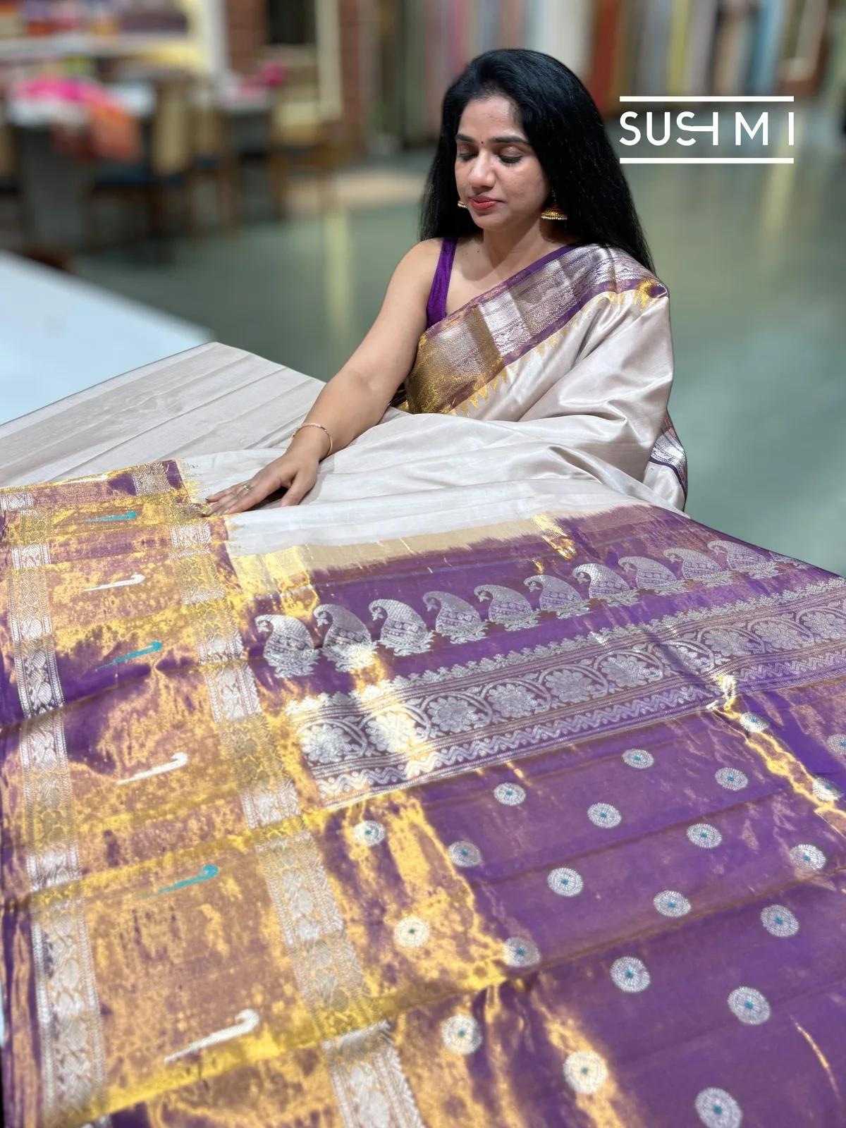 Dusty Ivory Gadwal Silk saree with pythani tissue single muniya border — Image 4