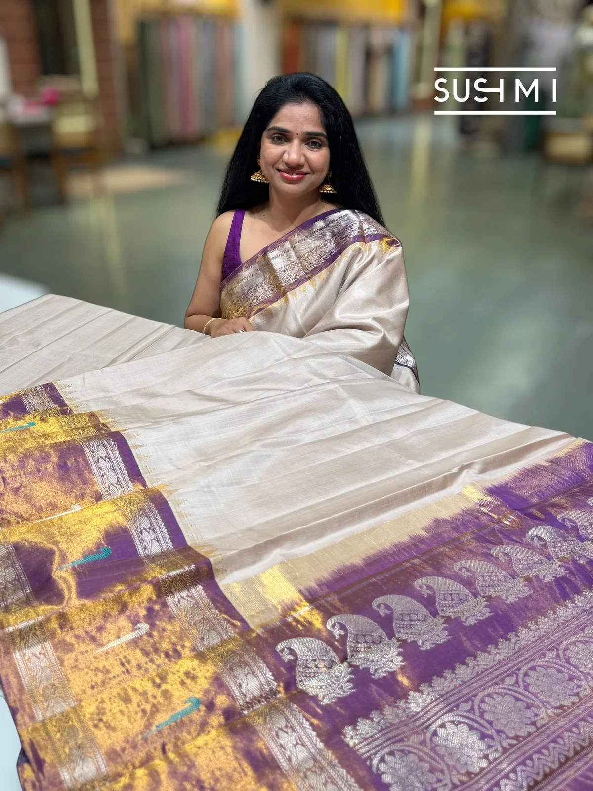 Dusty Ivory Gadwal Silk saree with pythani tissue single muniya border — Image 3