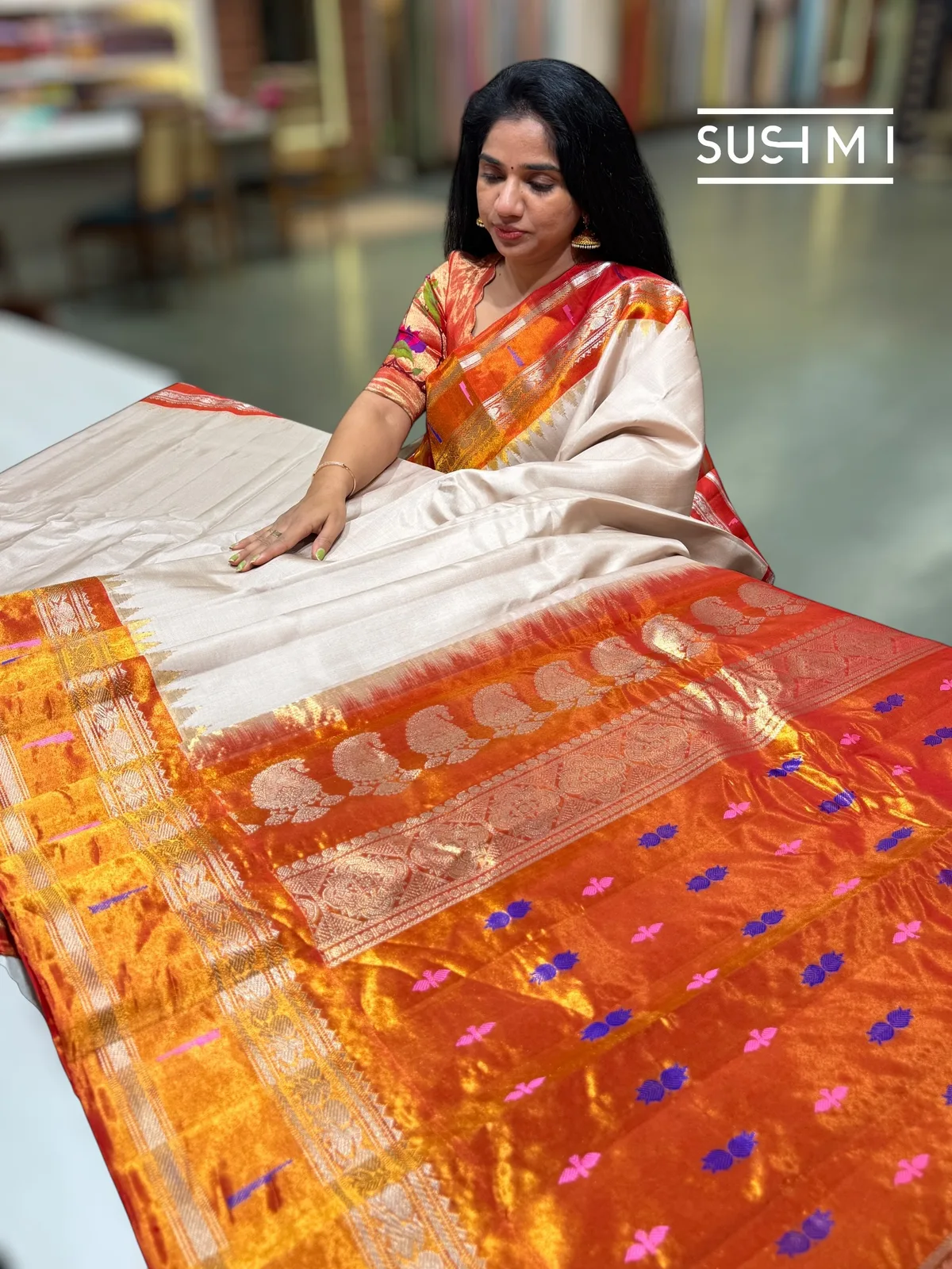 Dusty Beige Gadwal silk saree with single muniya pythani tissue border  — Image 3