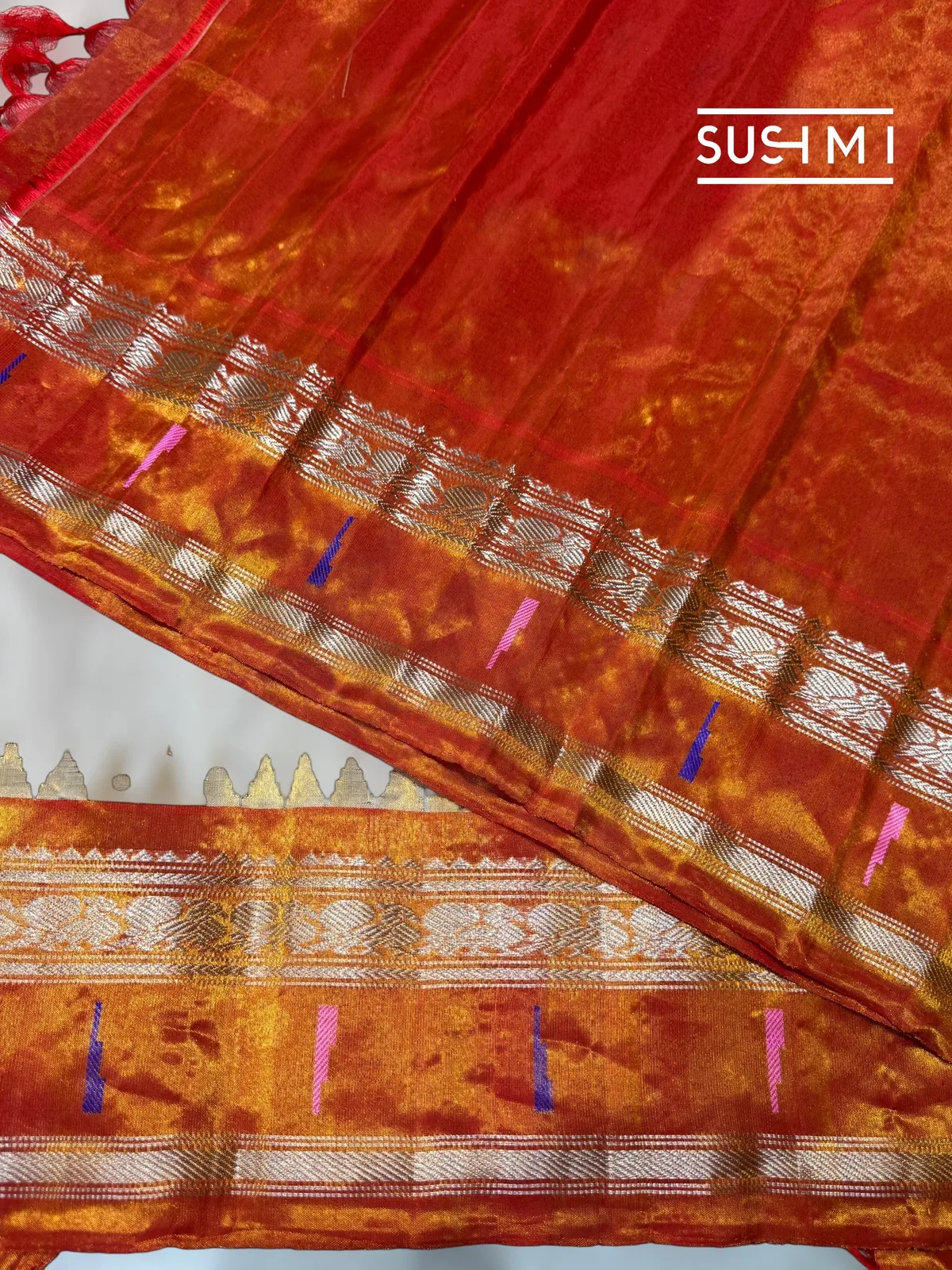 Dusty Beige Gadwal silk saree with single muniya pythani tissue border  — Image 7