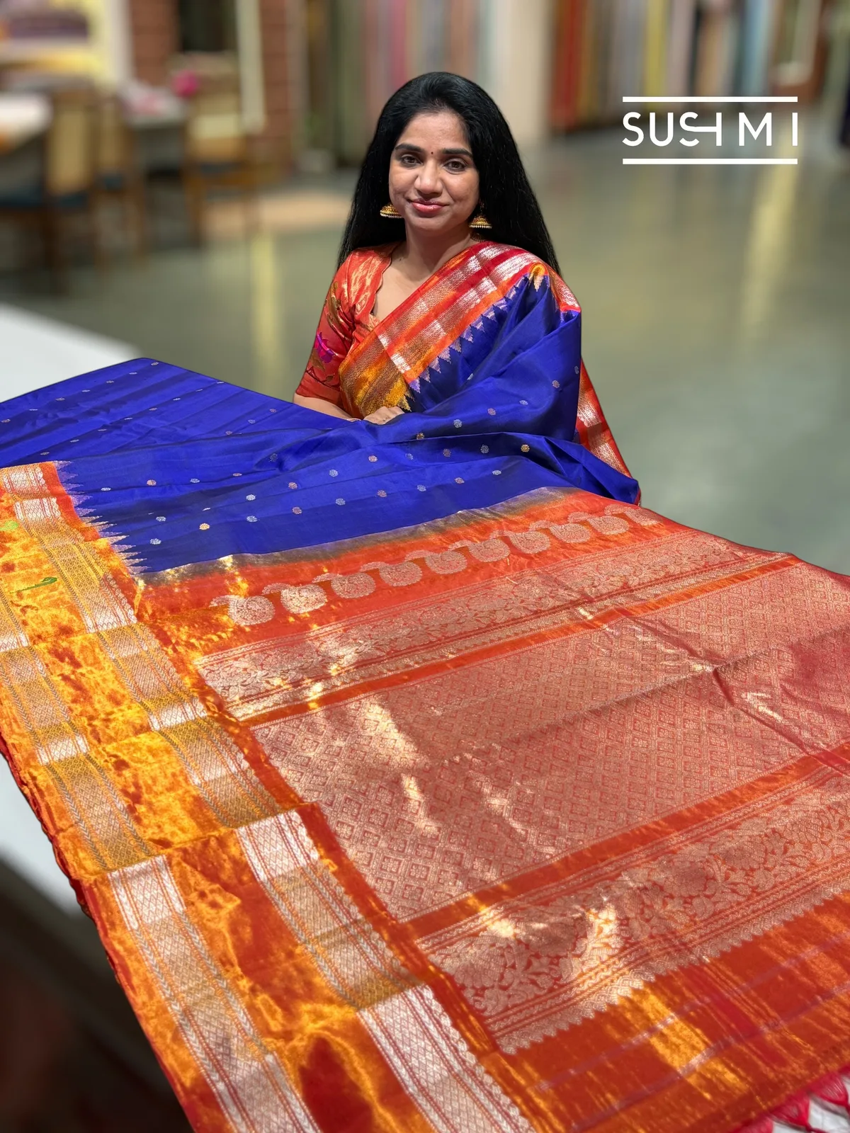 Royal Blue Gadwal Silk saree with single muniya pythani tissue border 