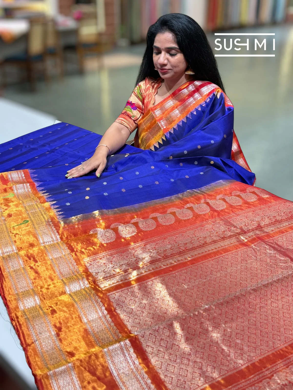 Royal Blue Gadwal Silk saree with single muniya pythani tissue border — Image 3