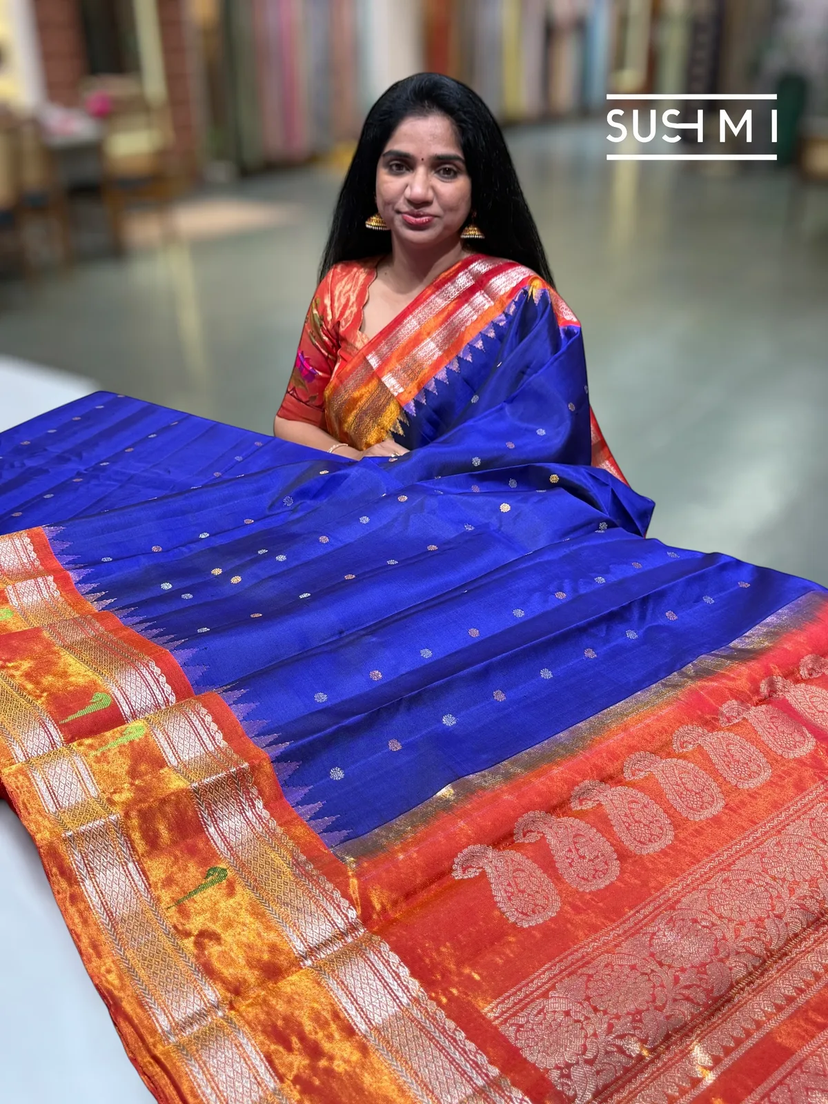 Royal Blue Gadwal Silk saree with single muniya pythani tissue border — Image 2