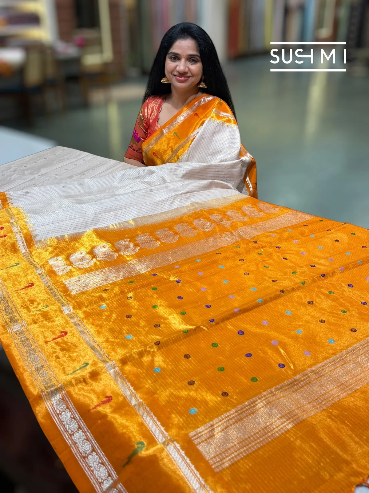 Ivory Gadwal Silk Saree with single muniya pythani tissue border