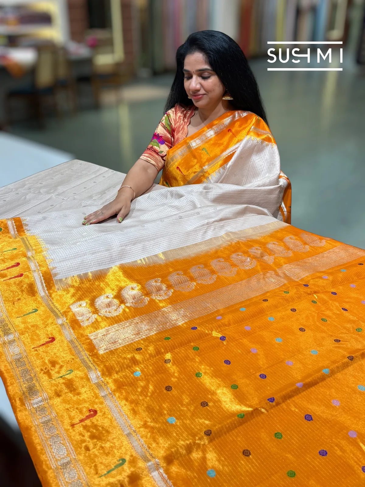 Ivory Gadwal Silk Saree with single muniya pythani tissue border — Image 3
