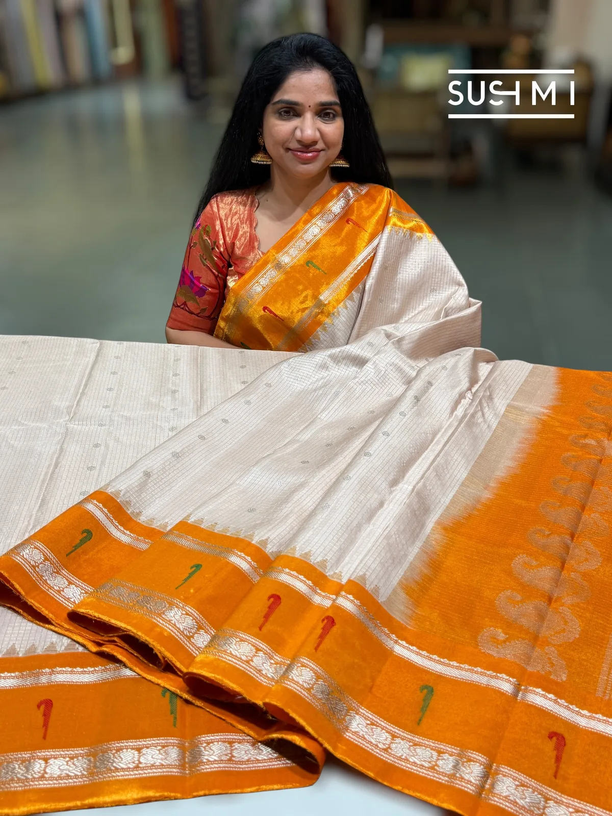 Ivory Gadwal Silk Saree with single muniya pythani tissue border — Image 4
