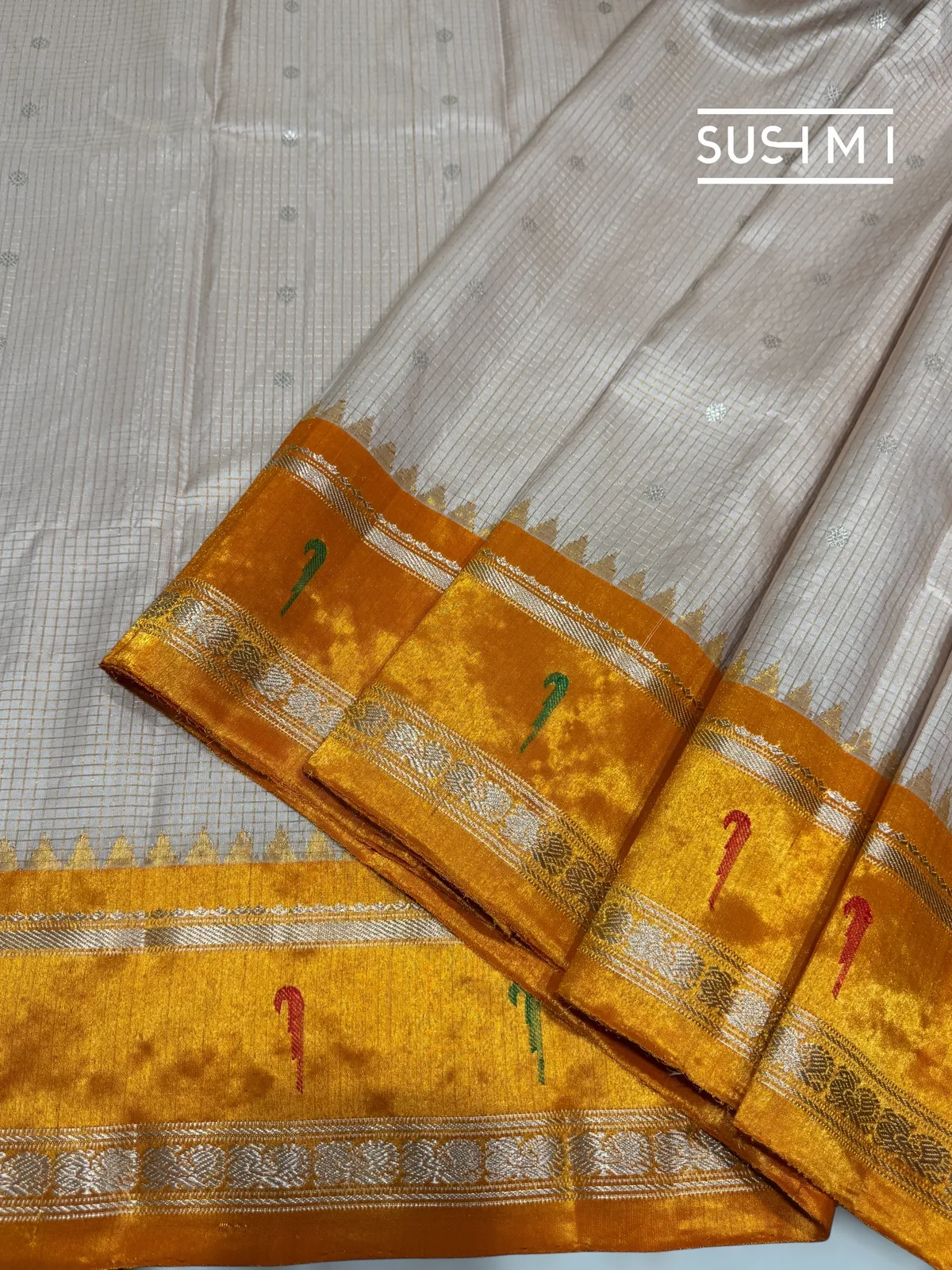 Ivory Gadwal Silk Saree with single muniya pythani tissue border — Image 5