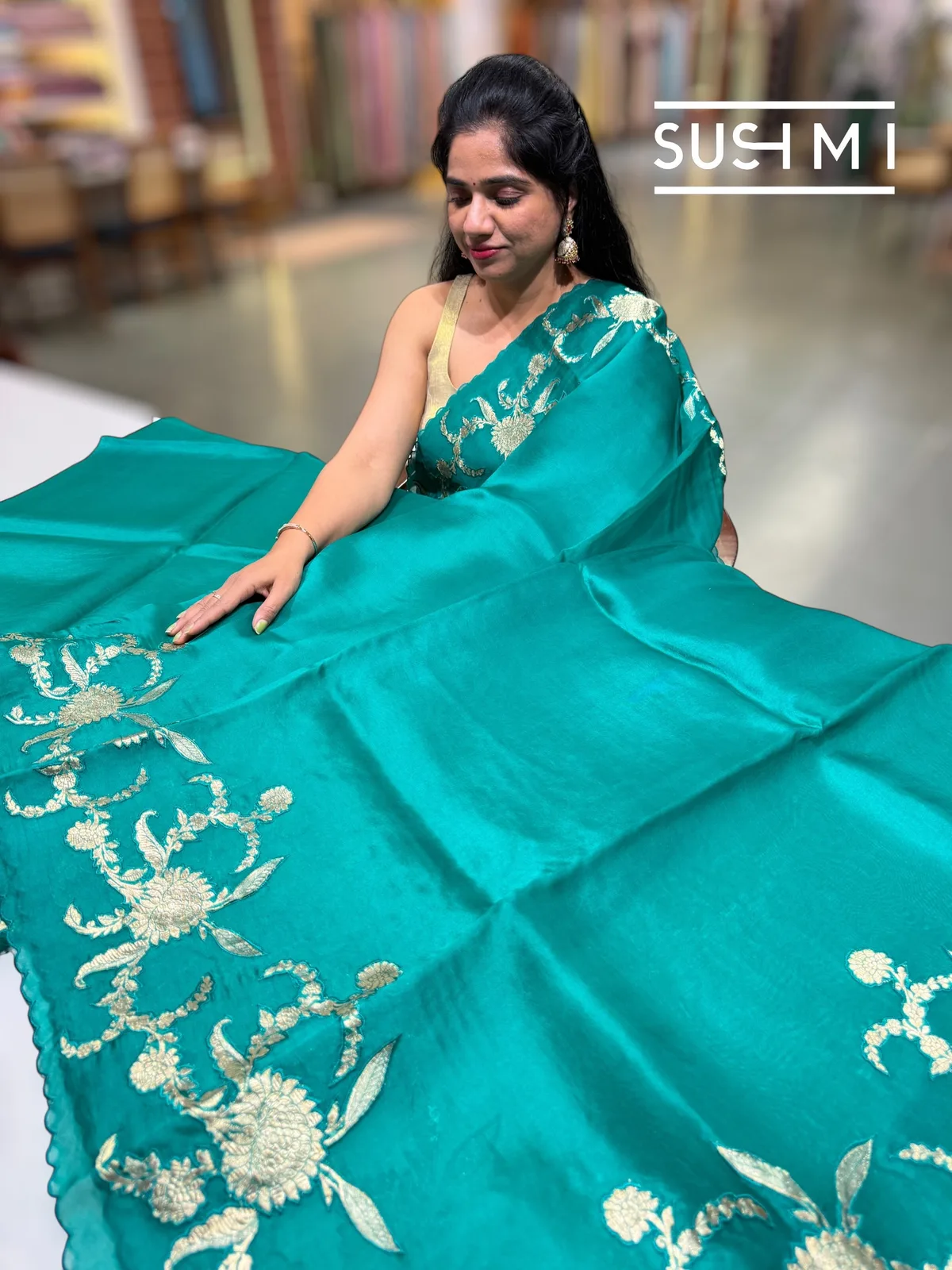 Emerald Green Organza Saree with banarasi brocade applique work — Image 3