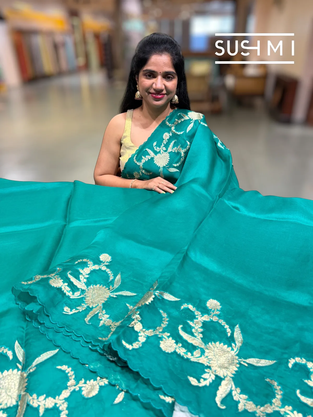 Emerald Green Organza Saree with banarasi brocade applique work — Image 4
