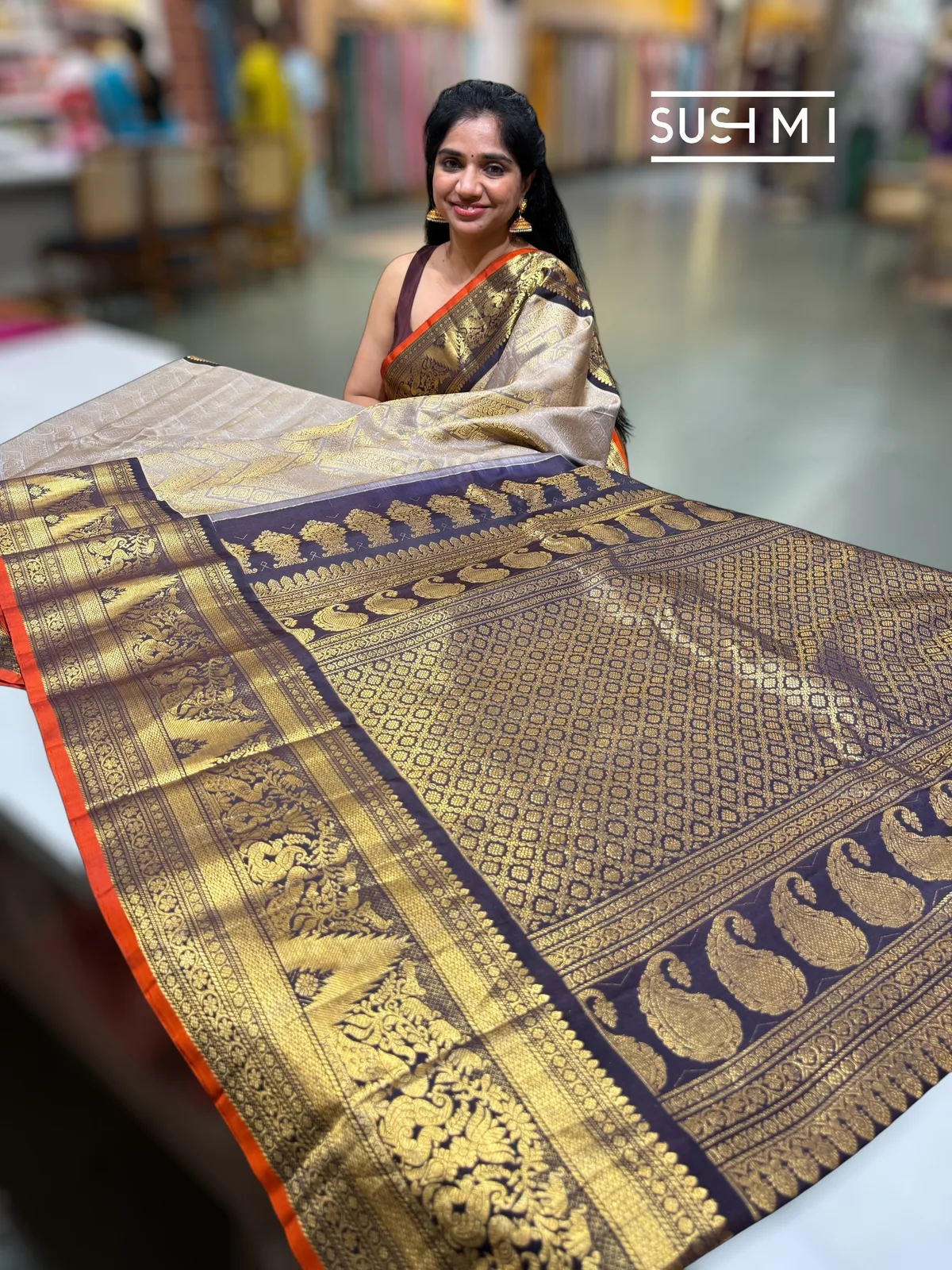 Dusty Grey Gadwal Brocade Saree with kanchi borders — Image 2