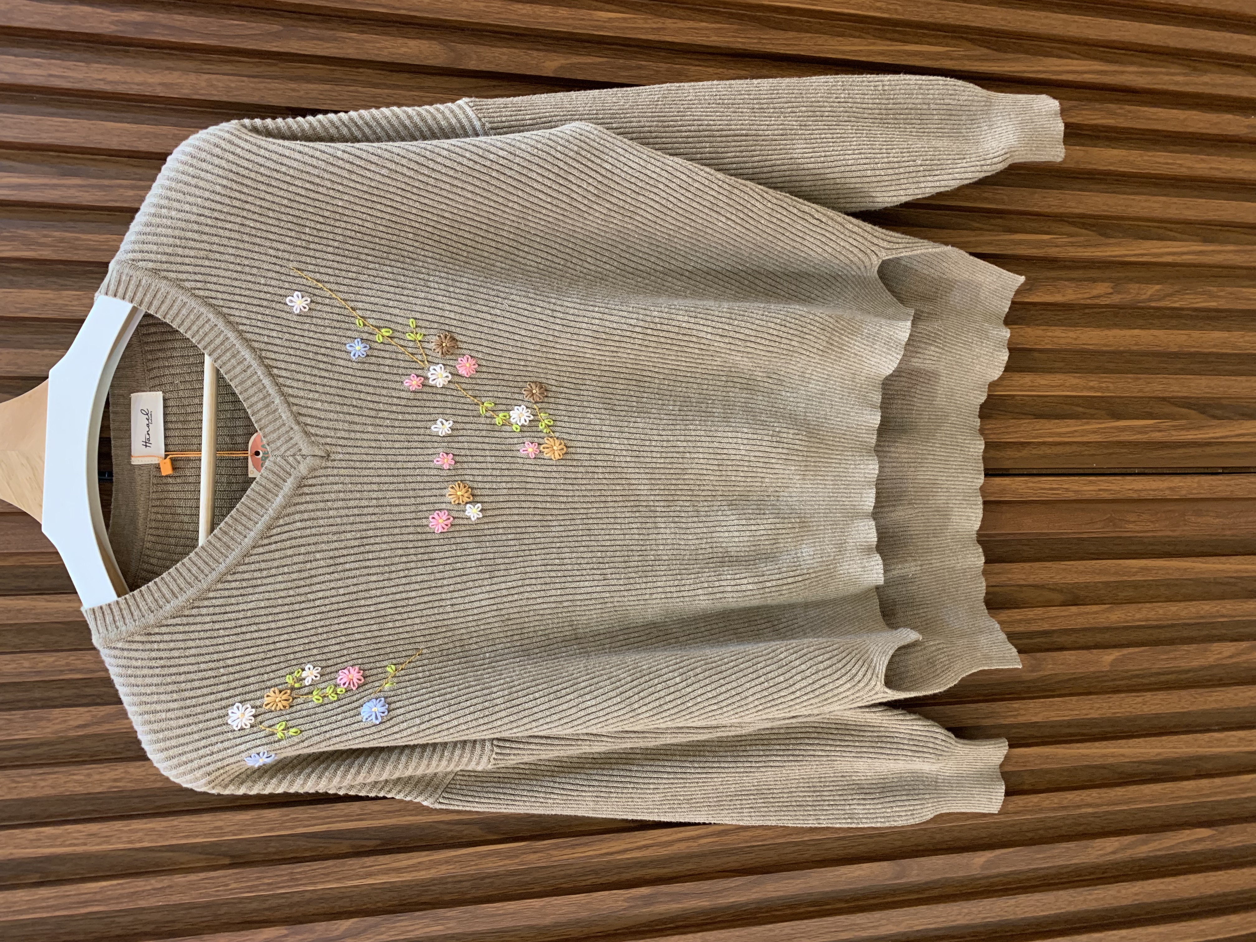 Sweater Cream Flower