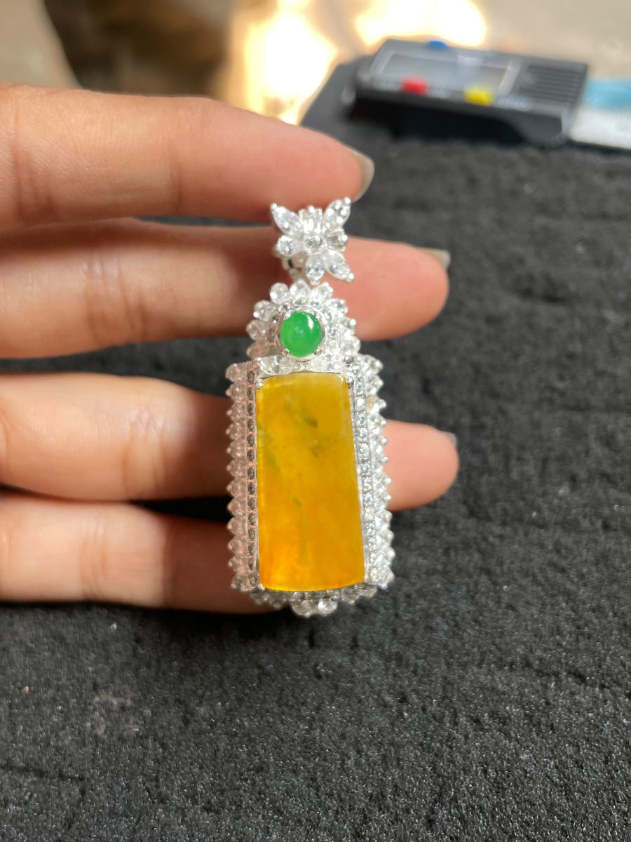 Elegant Rectangular Yellow Gemstone Pendant with Silver-Toned Setting