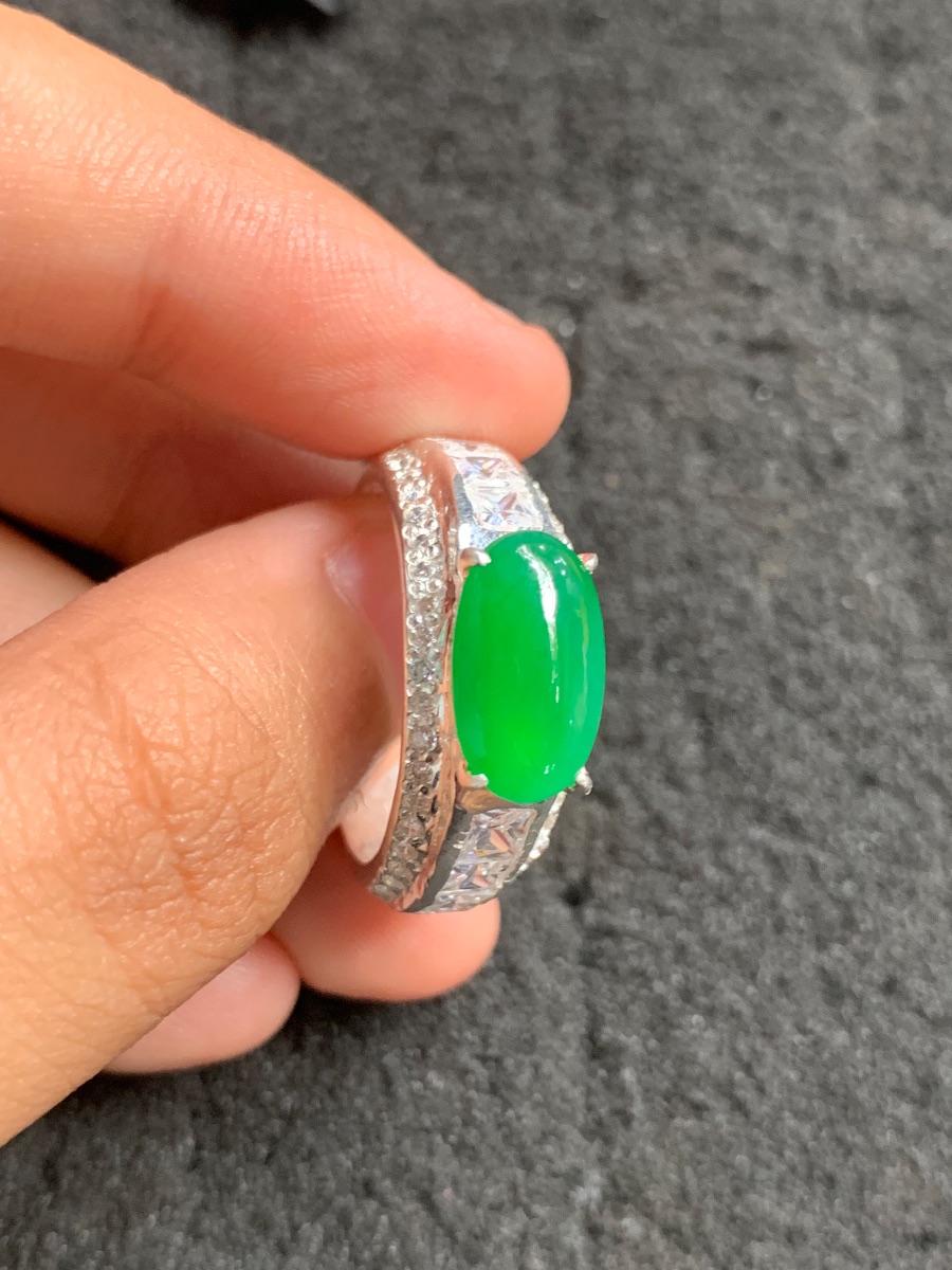 Natural Vivid Green Jade Saddle Ring with Diamond Setting