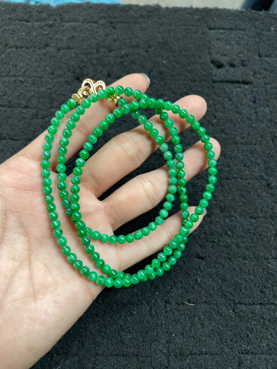 Natural Vivid Green Jade Bead Necklace