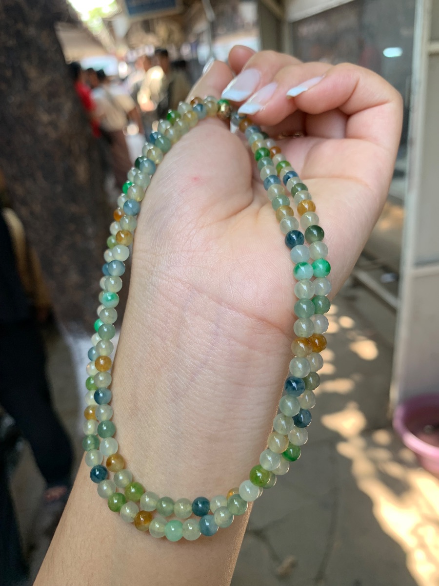 Multi-color Jade Beaded Necklace with Mixed Hues 2