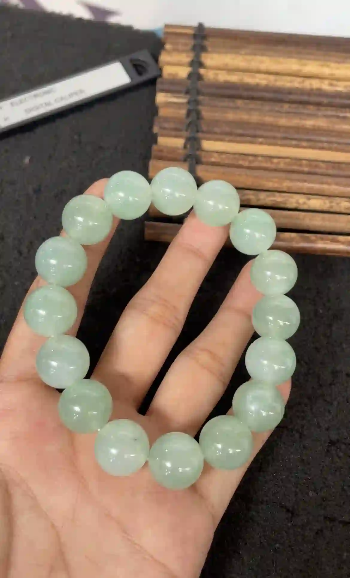Natural Icy Green Jade Beaded Bracelet | Myanmar Jadeite reference #2340004