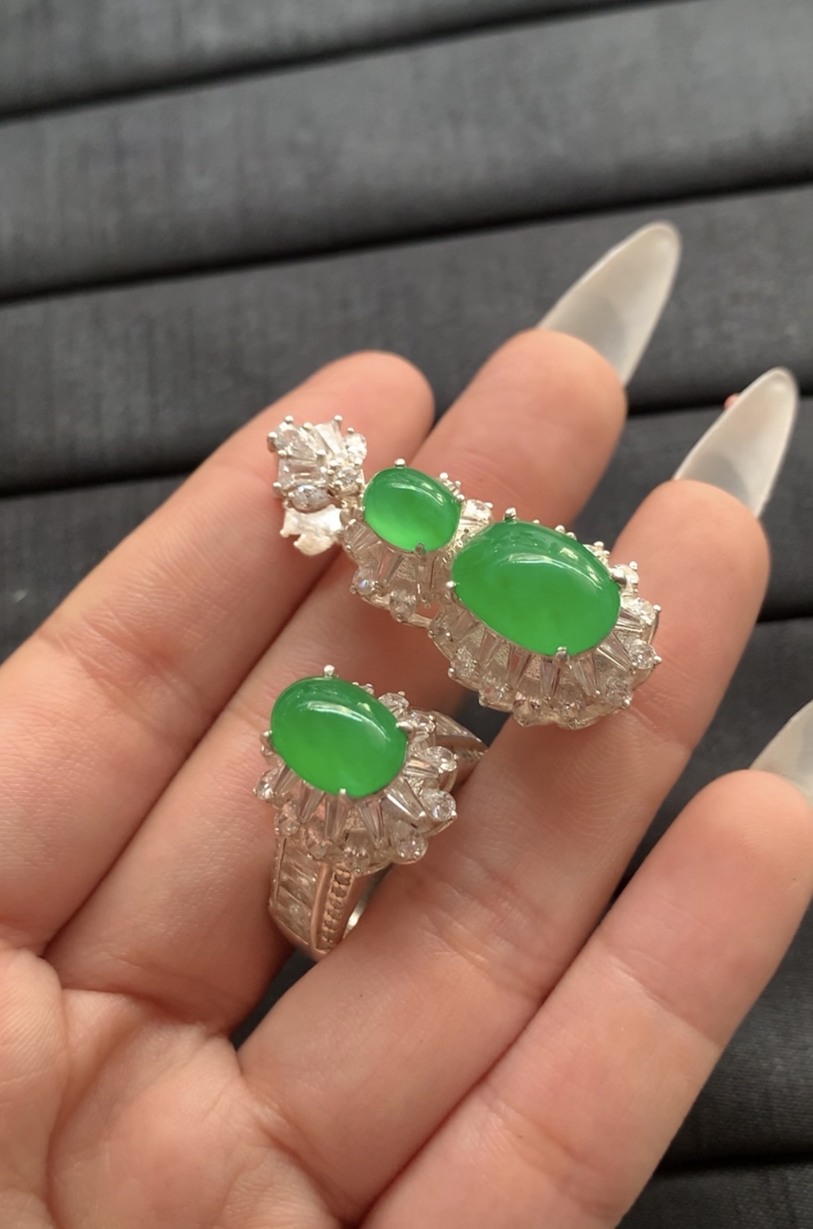  Natural Vivid Green Jade Textured Silver Jewelry Set - Burmese Jadeite Type A from Hpakant, Myanmar | Myanmar Jadeite