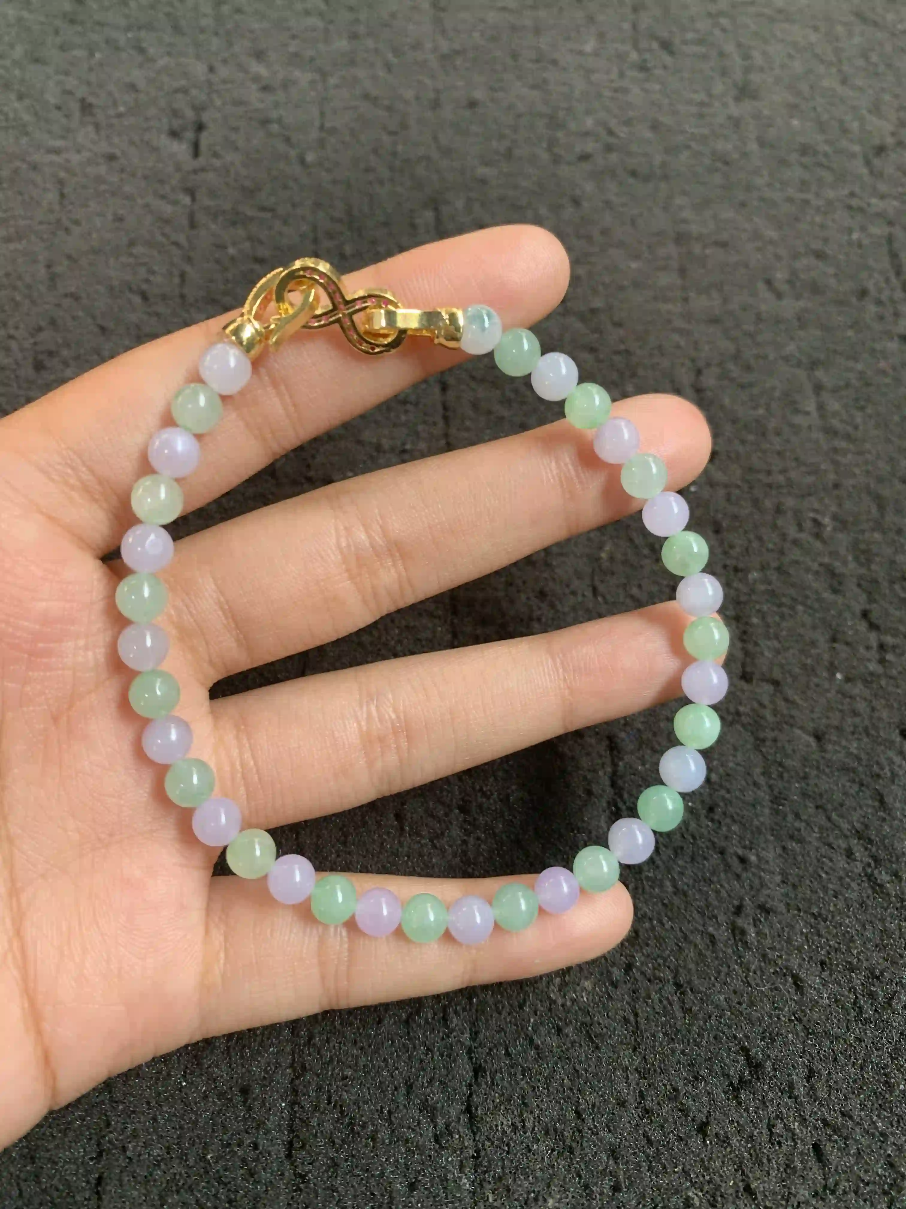 Pastel Purple and Green Jade Beaded Bracelet with Gold-Toned Clasp | Myanmar Jadeite reference #510009