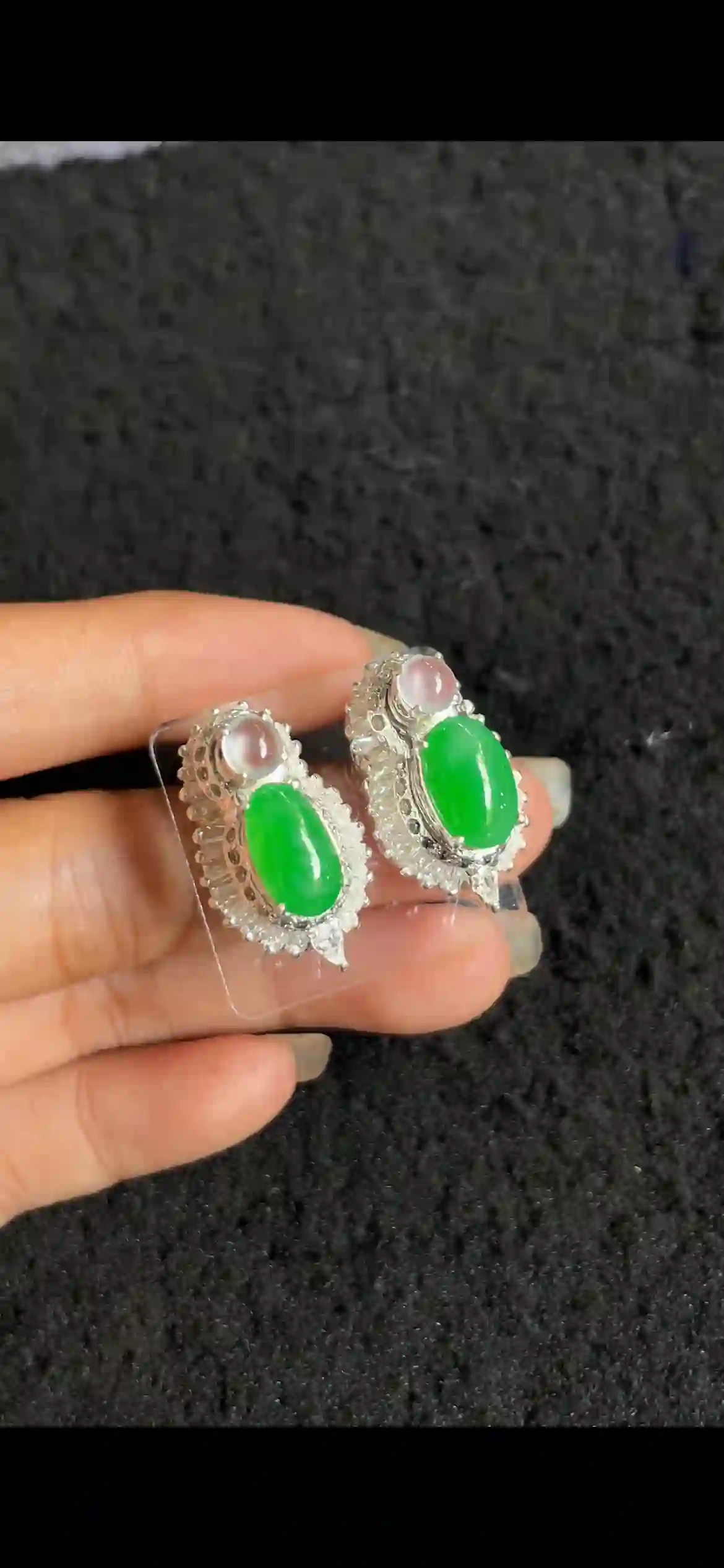 Dual-Tone High-Icy & Imperial Green Jadeite Earrings | Myanmar Jadeite reference #7260001