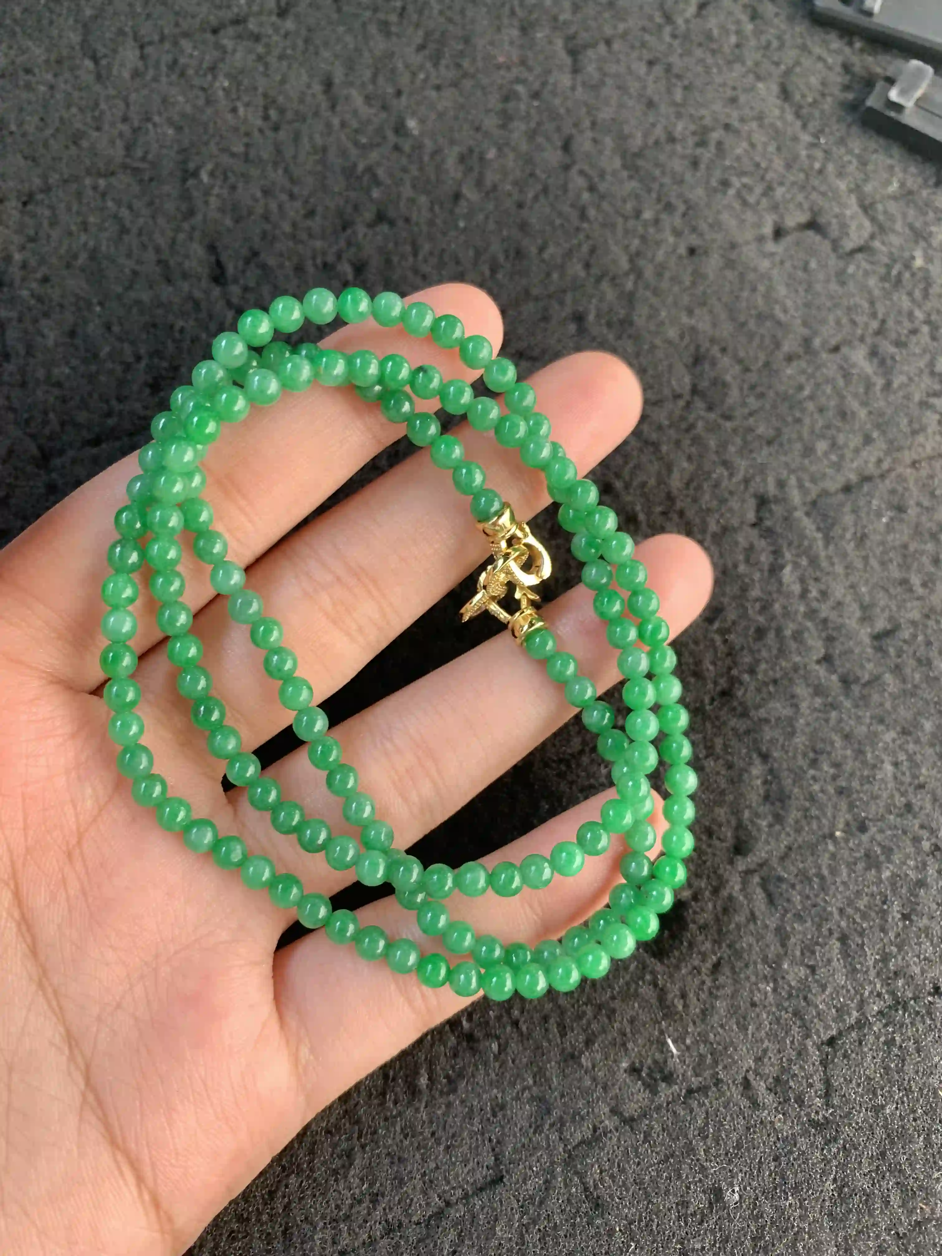 Natural Bright Green Jade Bead Necklace | Myanmar Jadeite reference #1980001