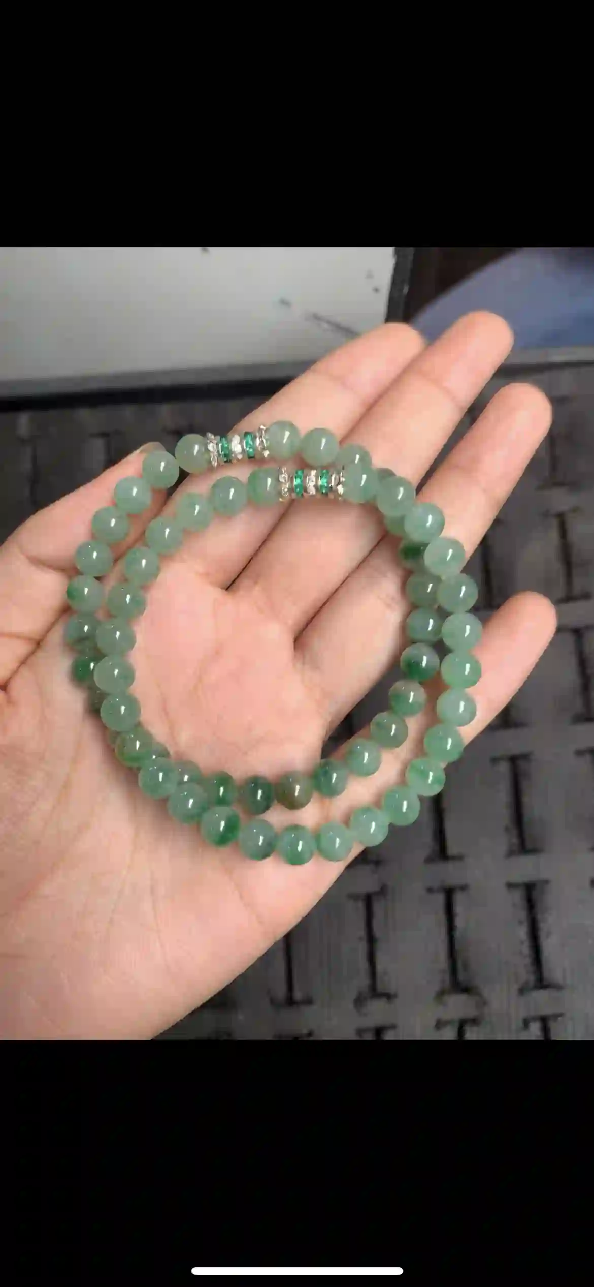 Gradient Floating Green Jadeite Bead Bracelet | Myanmar Jadeite reference #16440001