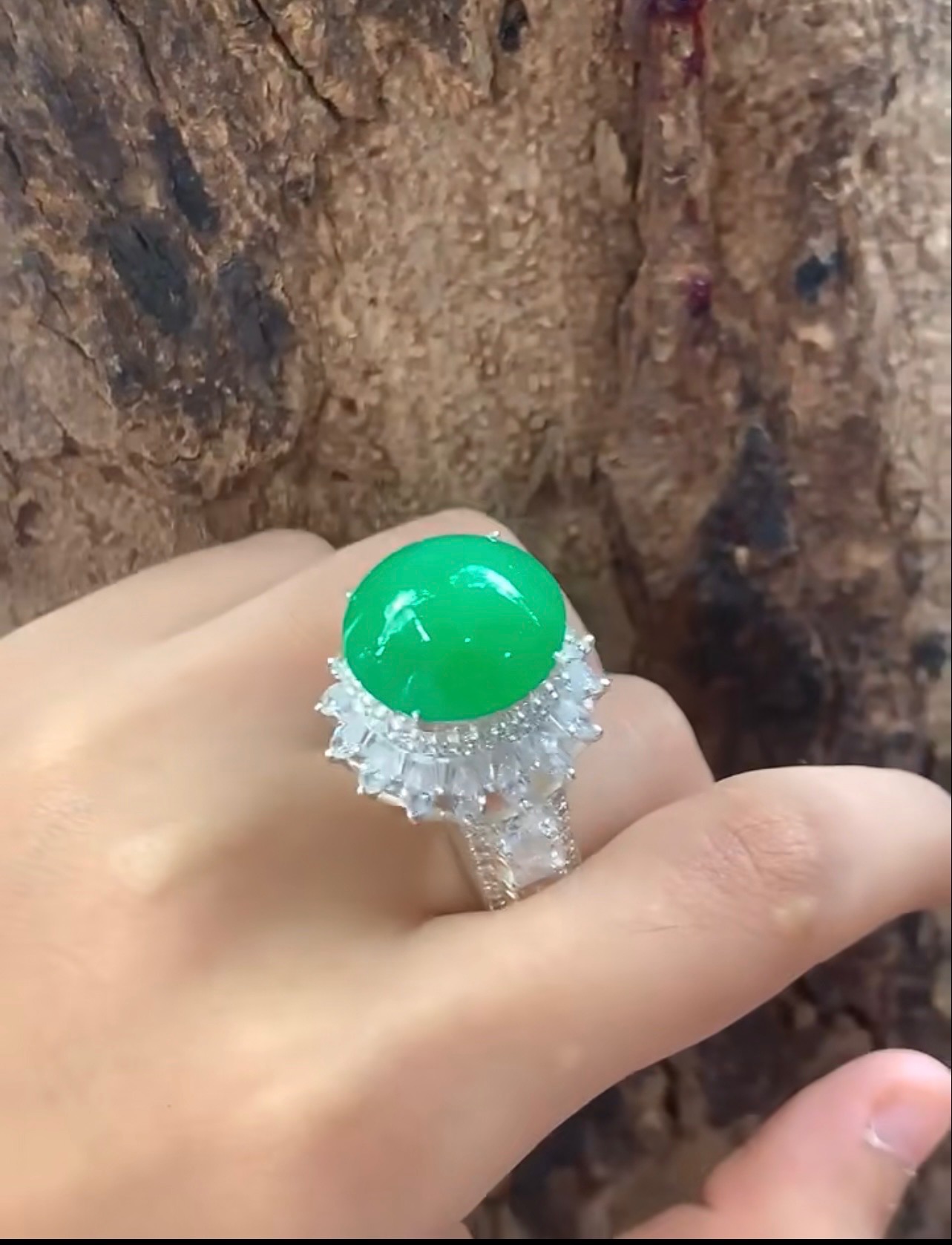 High-End Natural Glassy Variety Imperial Green Jadeite Cabochon Statement Ring with Diamond Halo | Myanmar Jadeite reference #38760001