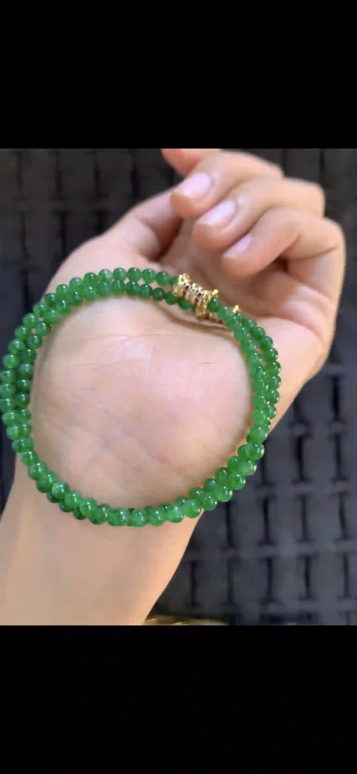 Triple-Strand Vivid Emerald Green Jade Bead Bracelet with Gold Clasps | Myanmar Jadeite reference #18720001