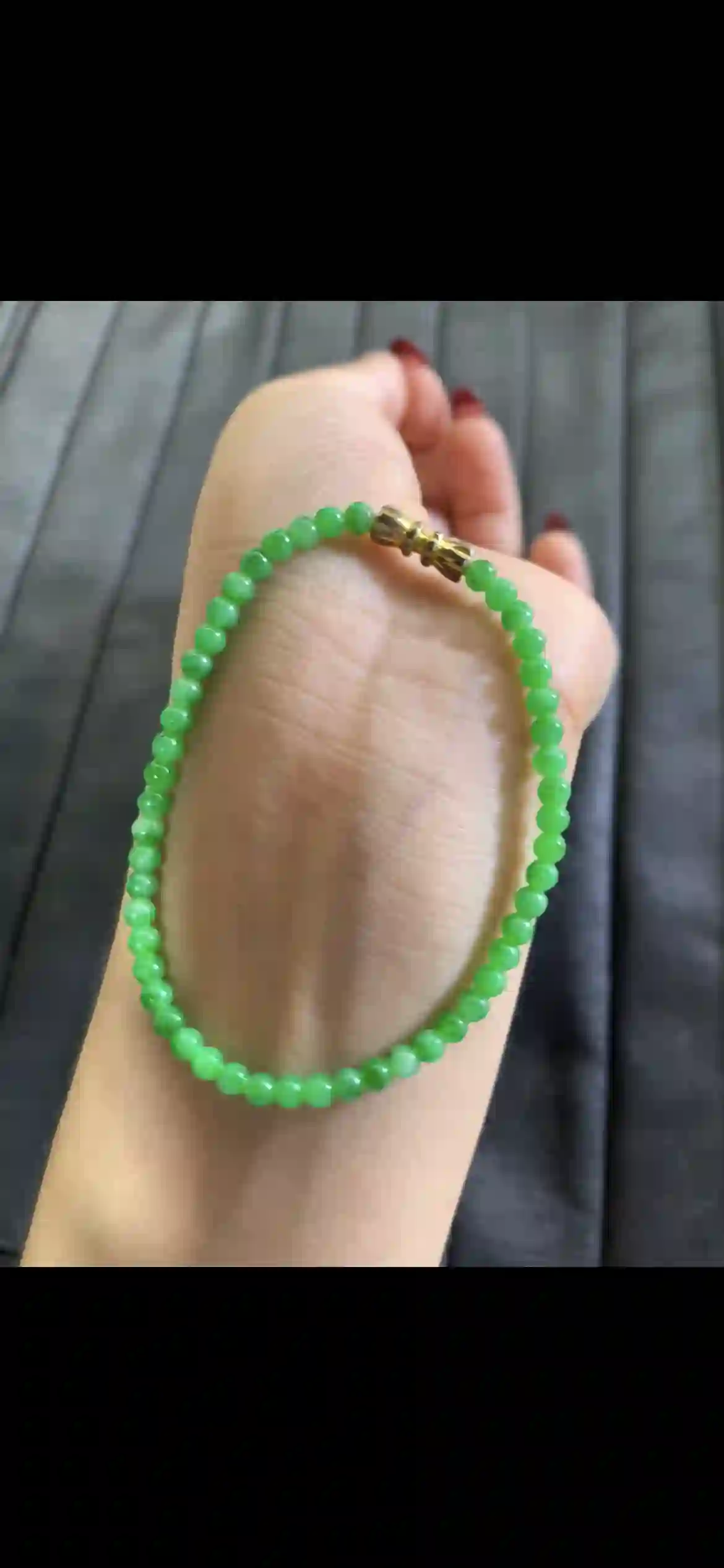 Vibrant Emerald Green Jadeite Beaded Bracelet with Gold Plated Clasp | Myanmar Jadeite reference #4170001