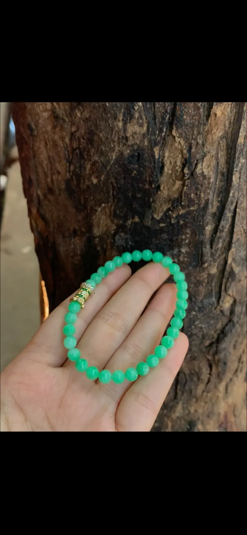 Natural High-Translucency Ice Variety Saturated Mint & Apple Green Jadeite Bead Bracelet with Gold & Emerald-Green Spacer | Myanmar Jadeite reference #39390002