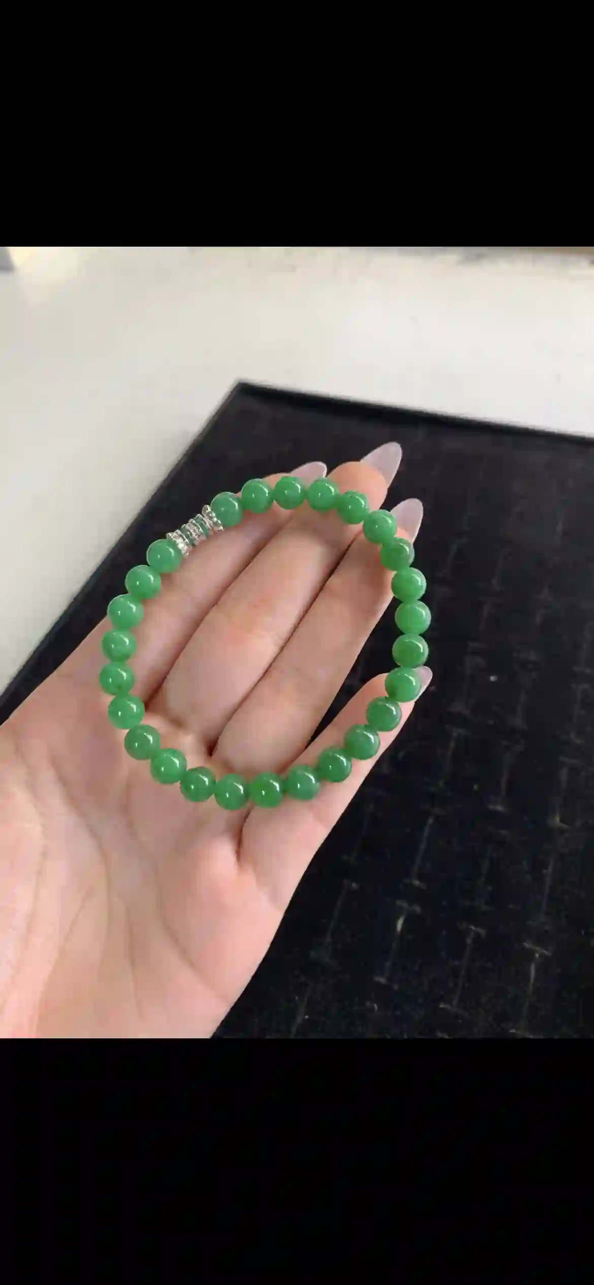 Uniform Vivid Emerald Green Jade Beaded Bracelet with Diamond-Accented Spacer | Myanmar Jadeite reference #23220001