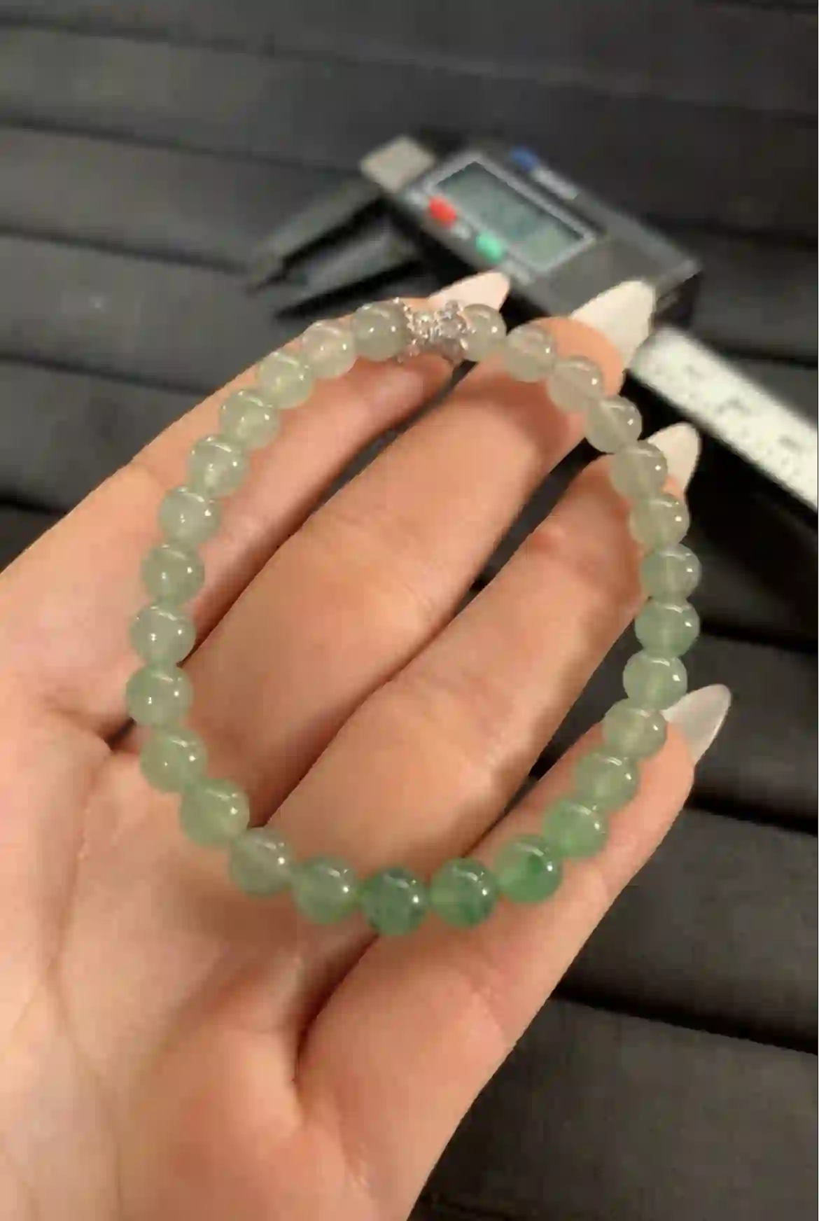Gradient Green Jadeite Beaded Bracelet with Sparkling Clasp | Myanmar Jadeite reference #1230005