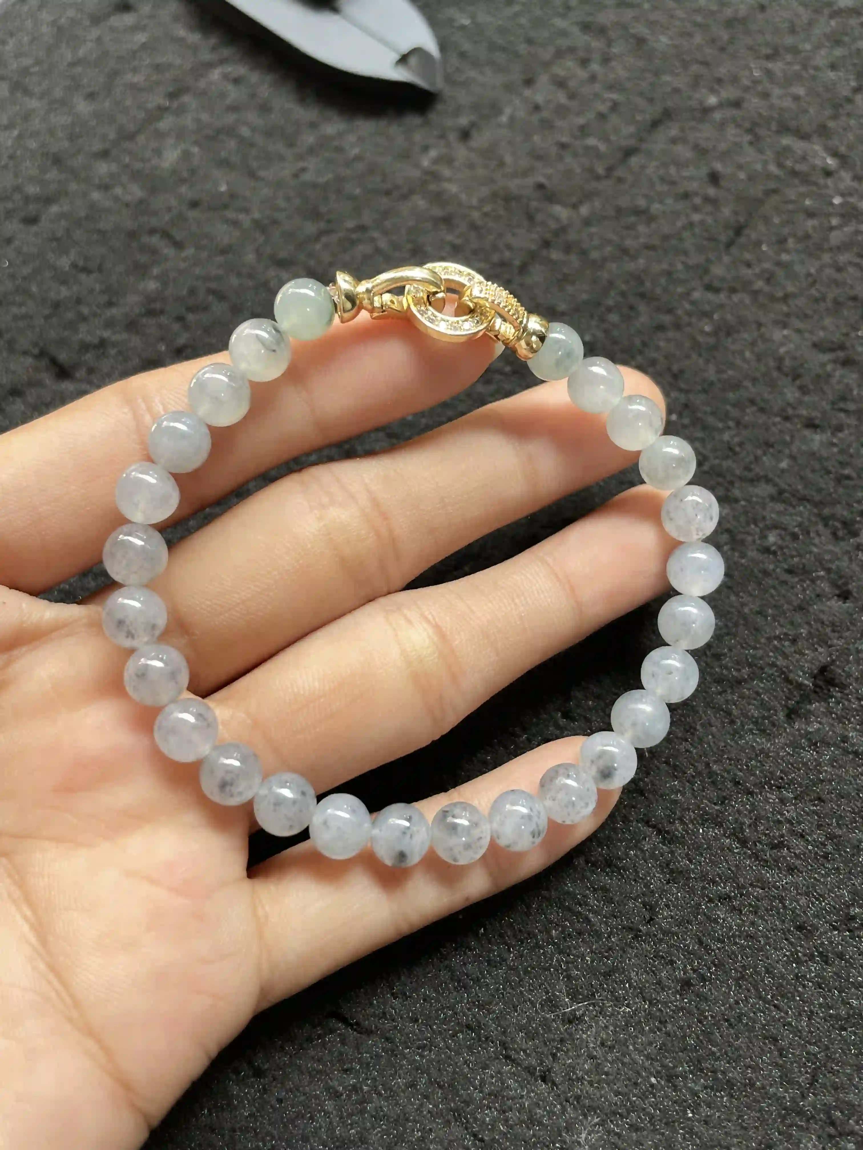 Grey-Speckled Jadeite Beaded Bracelet with Gold-Toned Clasp | Myanmar Jadeite reference #870004