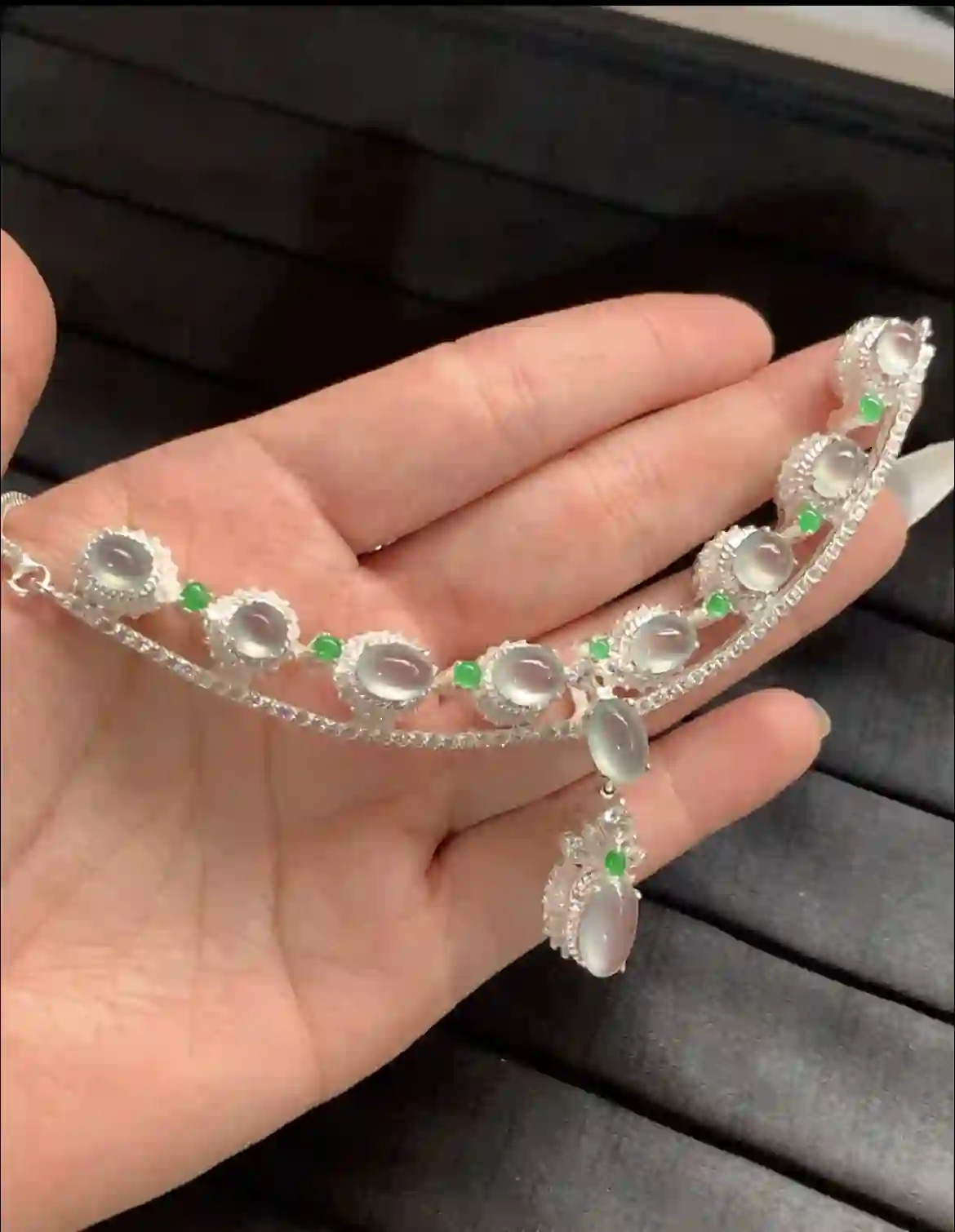 Icy Jade Necklace with Green Accents | Myanmar Jadeite reference #2160002