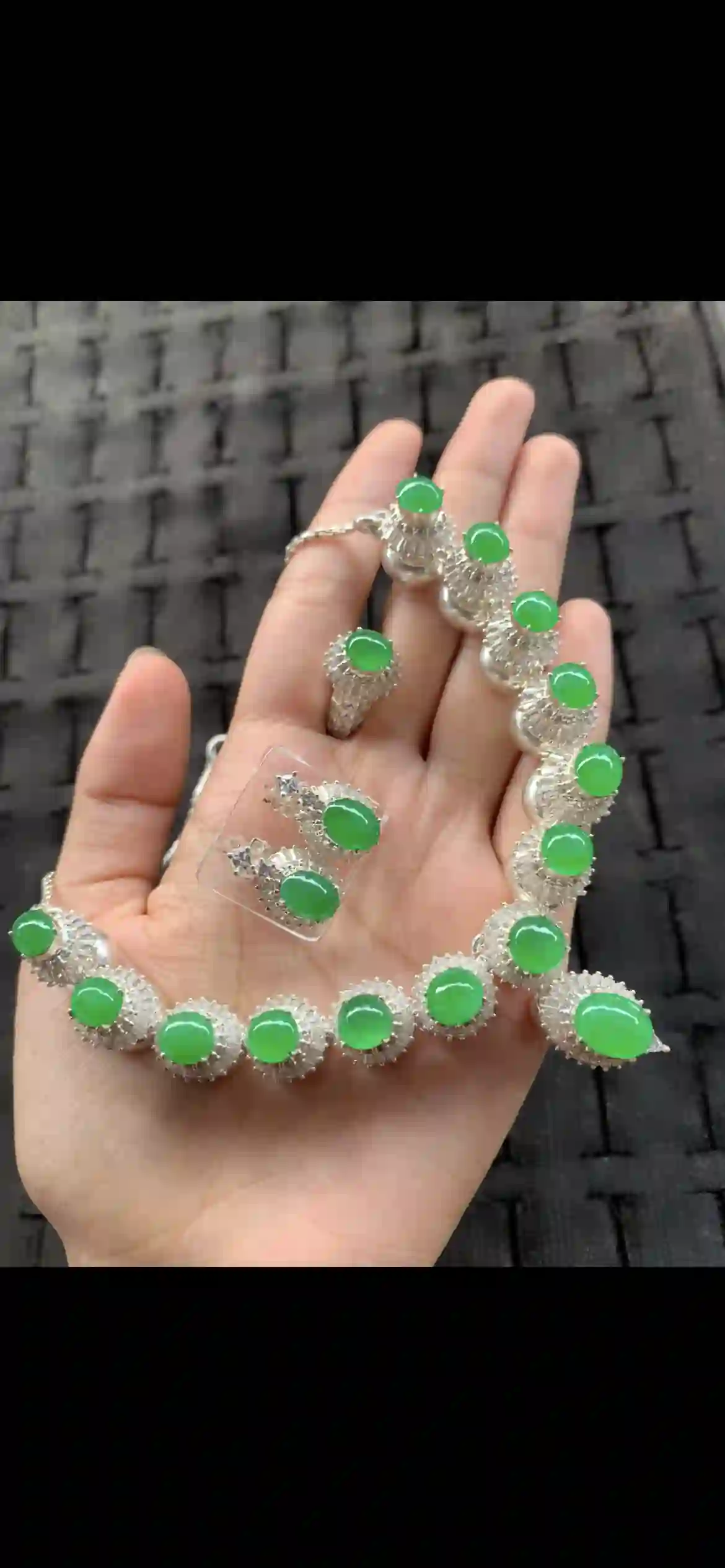 Vivid Imperial Green Jadeite Full Jewelry Set (Necklace, Ring, Earrings) | Myanmar Jadeite reference #10680001