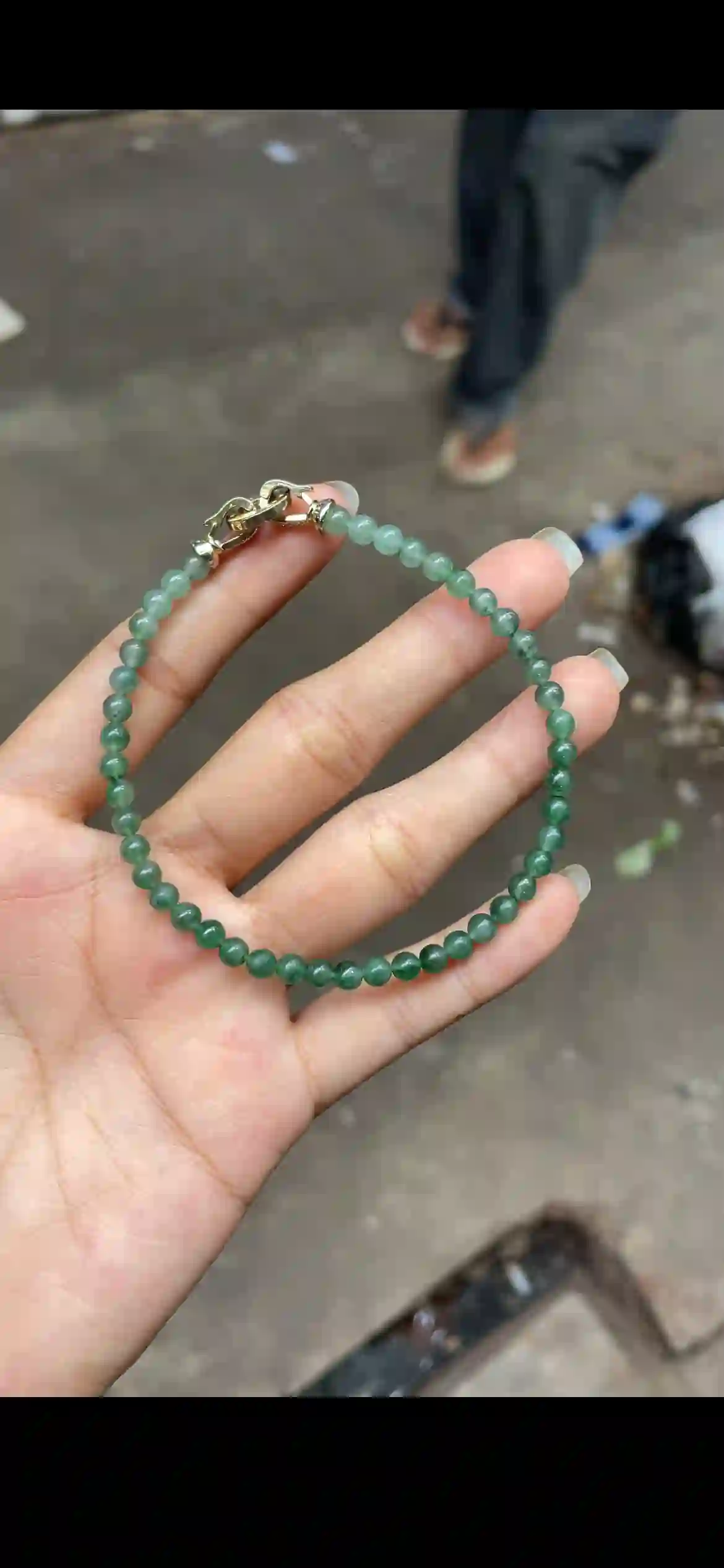 Gradient Olive Green Floating Jadeite Bead Bracelet | Myanmar Jadeite reference #11040001