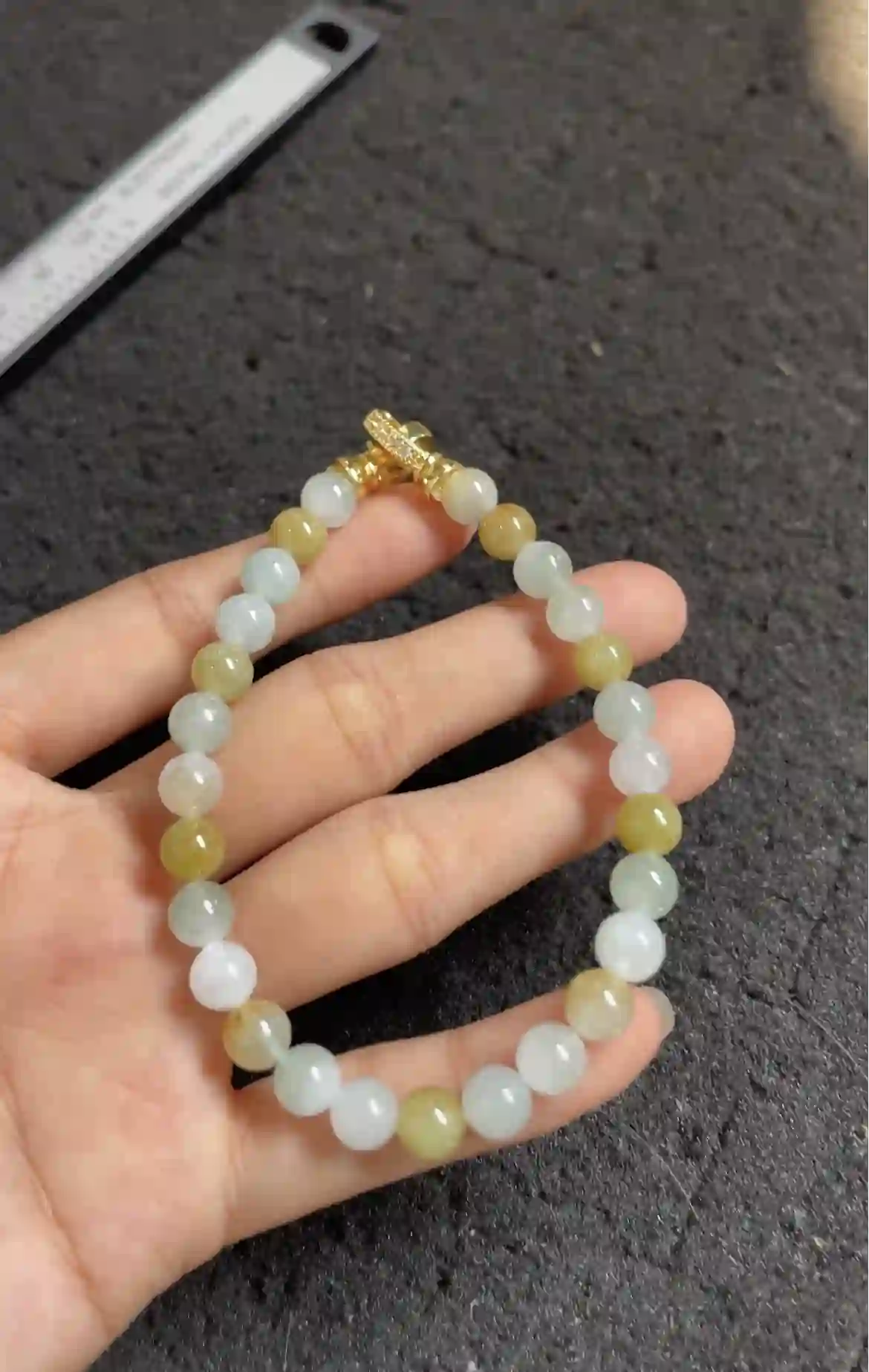 Natural Icy Green & Yellow Jade Beaded Bracelet | Myanmar Jadeite reference #2280009