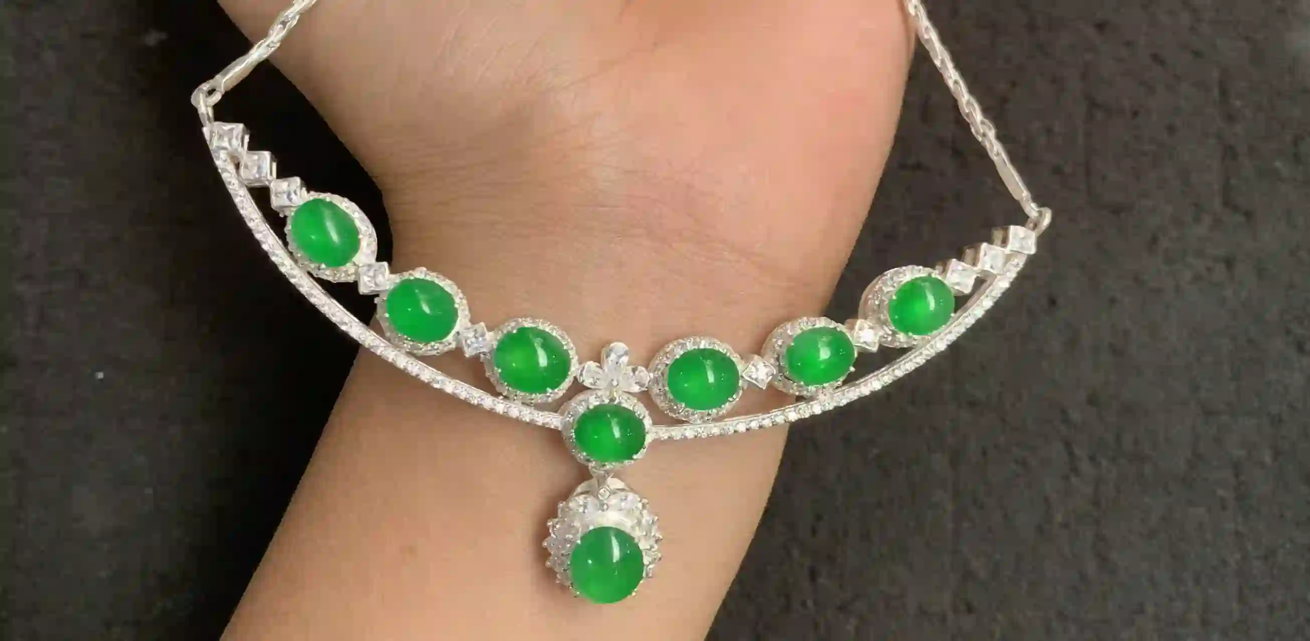Jade, view 3 | Myanmar Jadeite reference #4