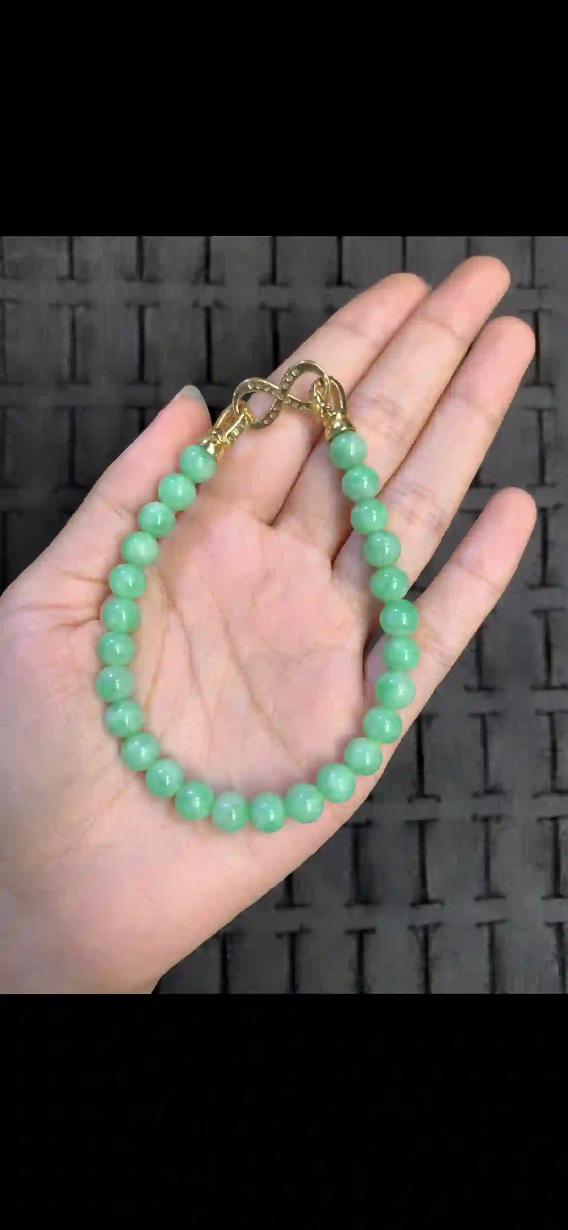 Vibrant Apple Green Jadeite Bead Bracelet | Myanmar Jadeite reference #15270001