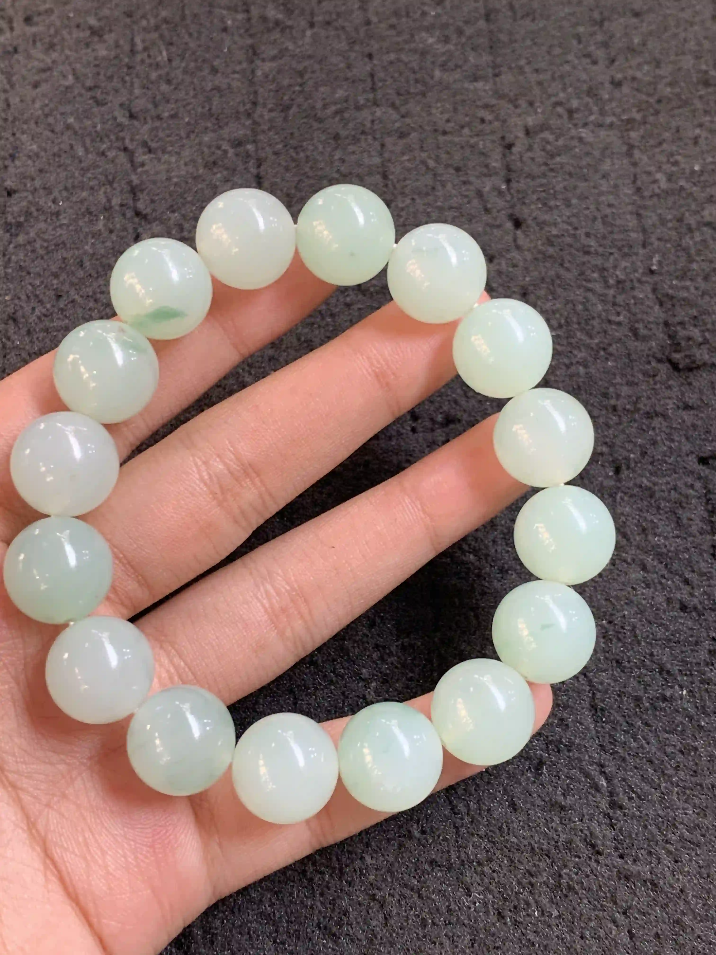 Pale Green Smooth Beaded Stretch Bracelet | Myanmar Jadeite reference #1350002