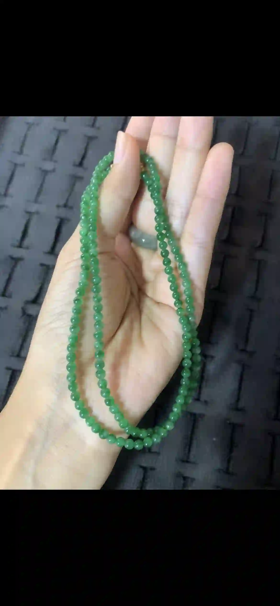 Fine Vivid Green Jadeite Bead Necklace, view 2 | Myanmar Jadeite reference #26610001