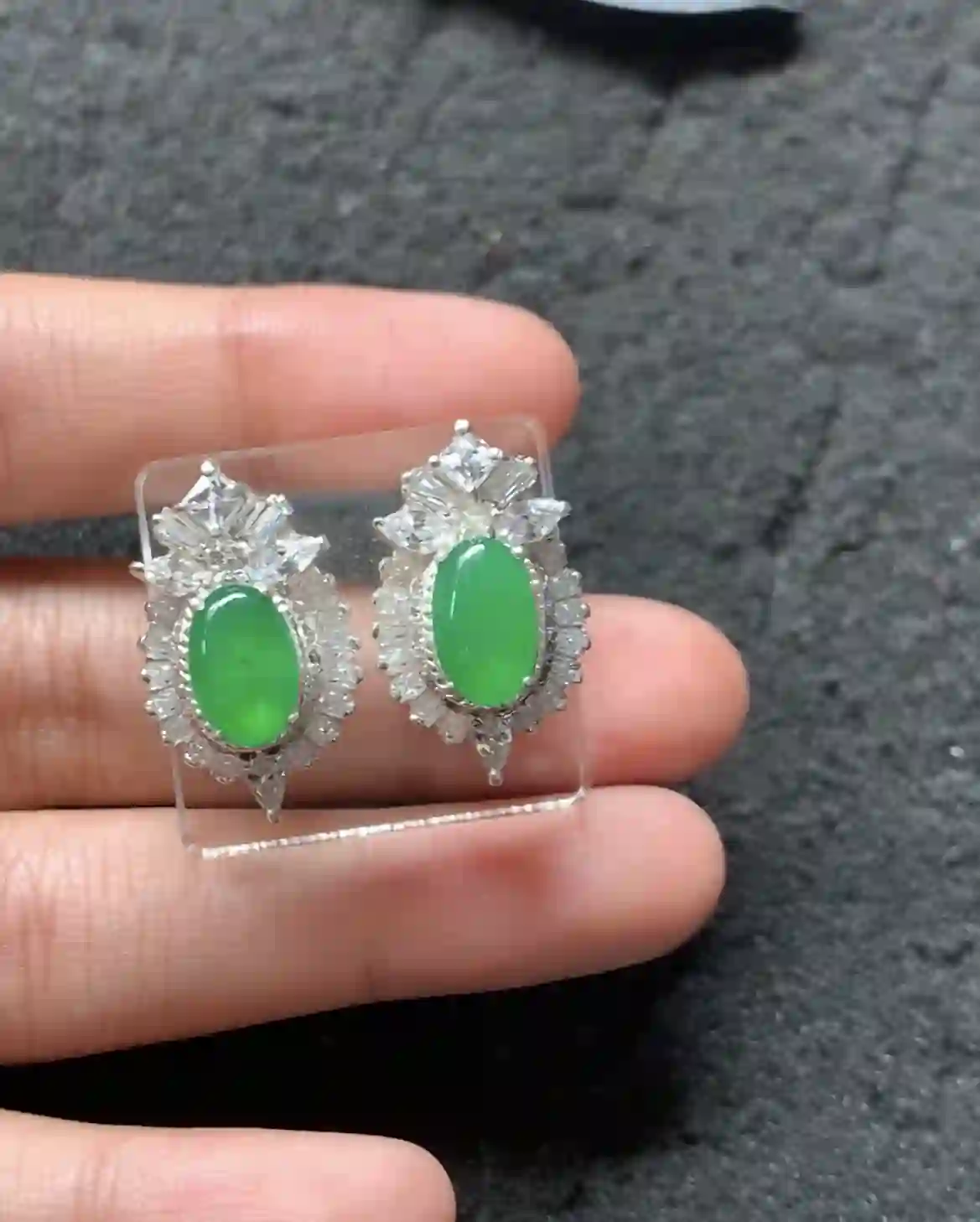 Luxury Green Jade Drop Earrings | Myanmar Jadeite reference #2160003