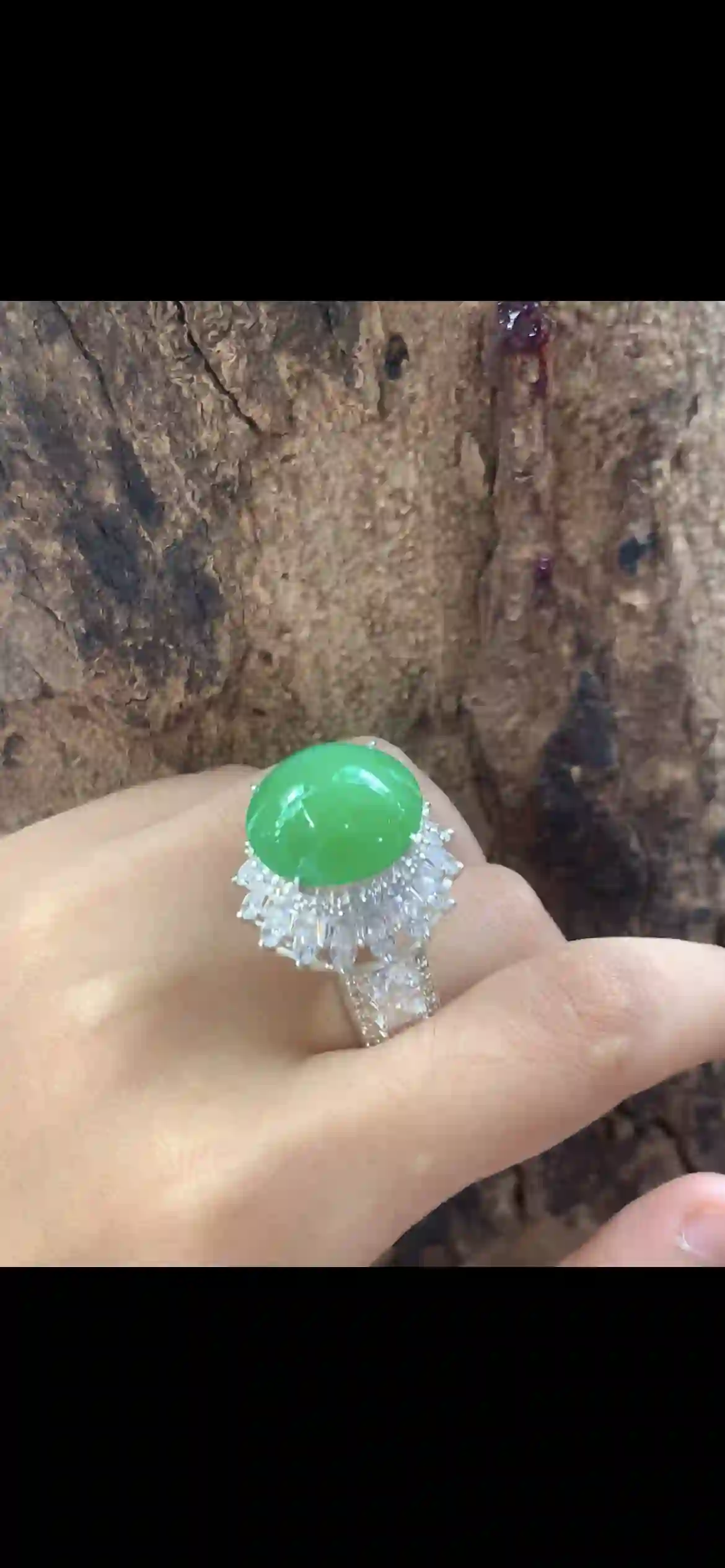 Imperial Green Jade Cabochon Statement Ring with Brilliant Diamond Halo | Myanmar Jadeite reference #36510002