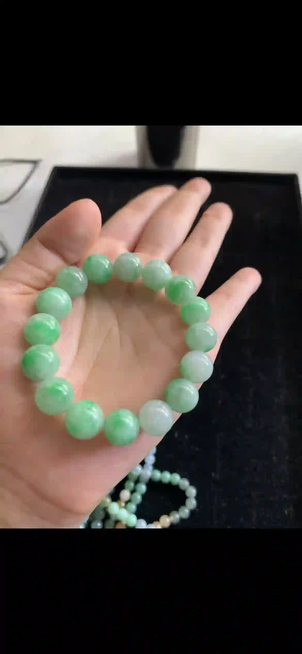 Pale Green Jade Bead Bracelet with Vivid Apple Green Inclusions | Myanmar Jadeite reference #19200001