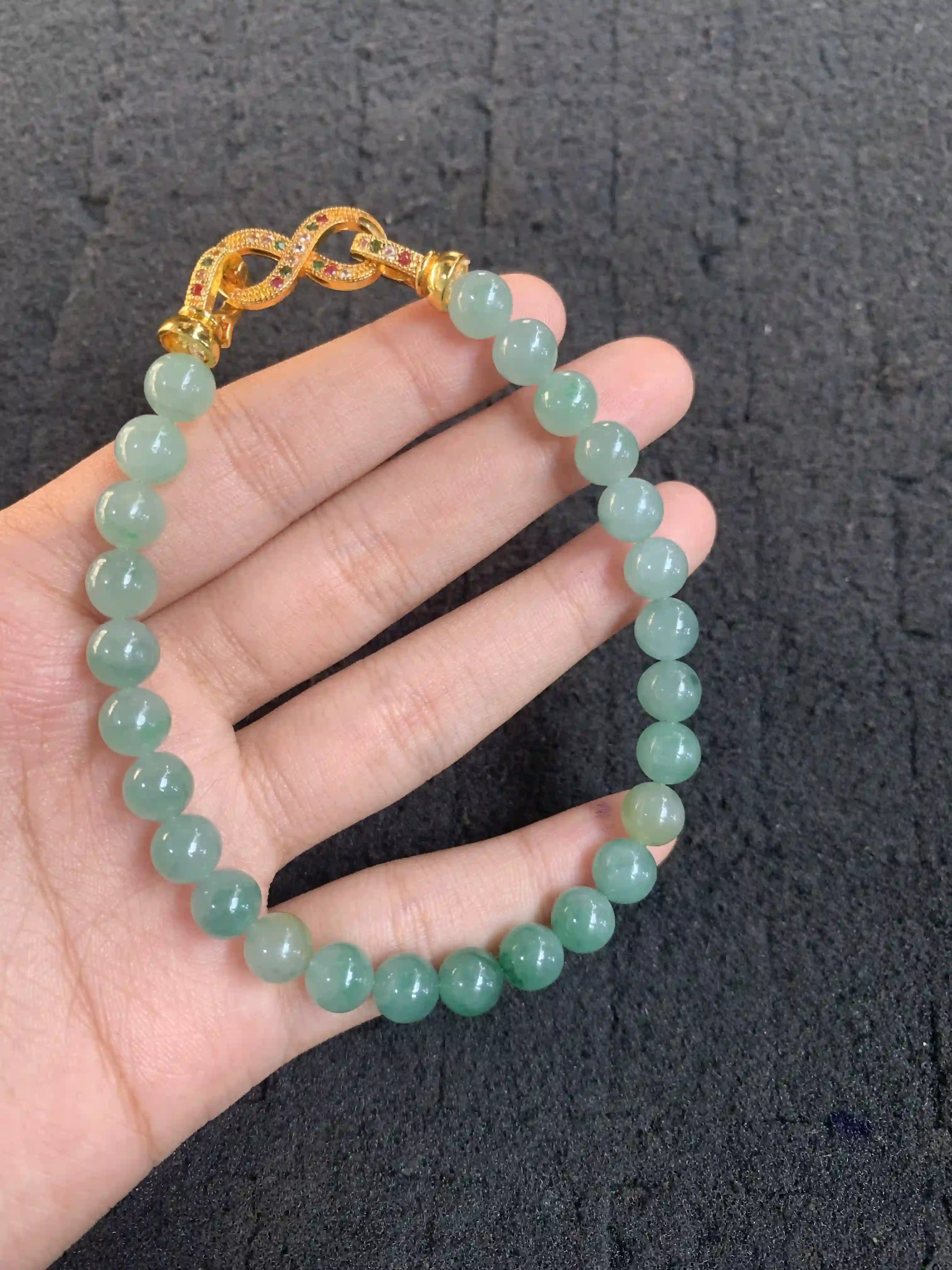 Delicate Light Green Beaded Bracelet with Embellished Gold-Toned Clasp | Myanmar Jadeite reference #1500003