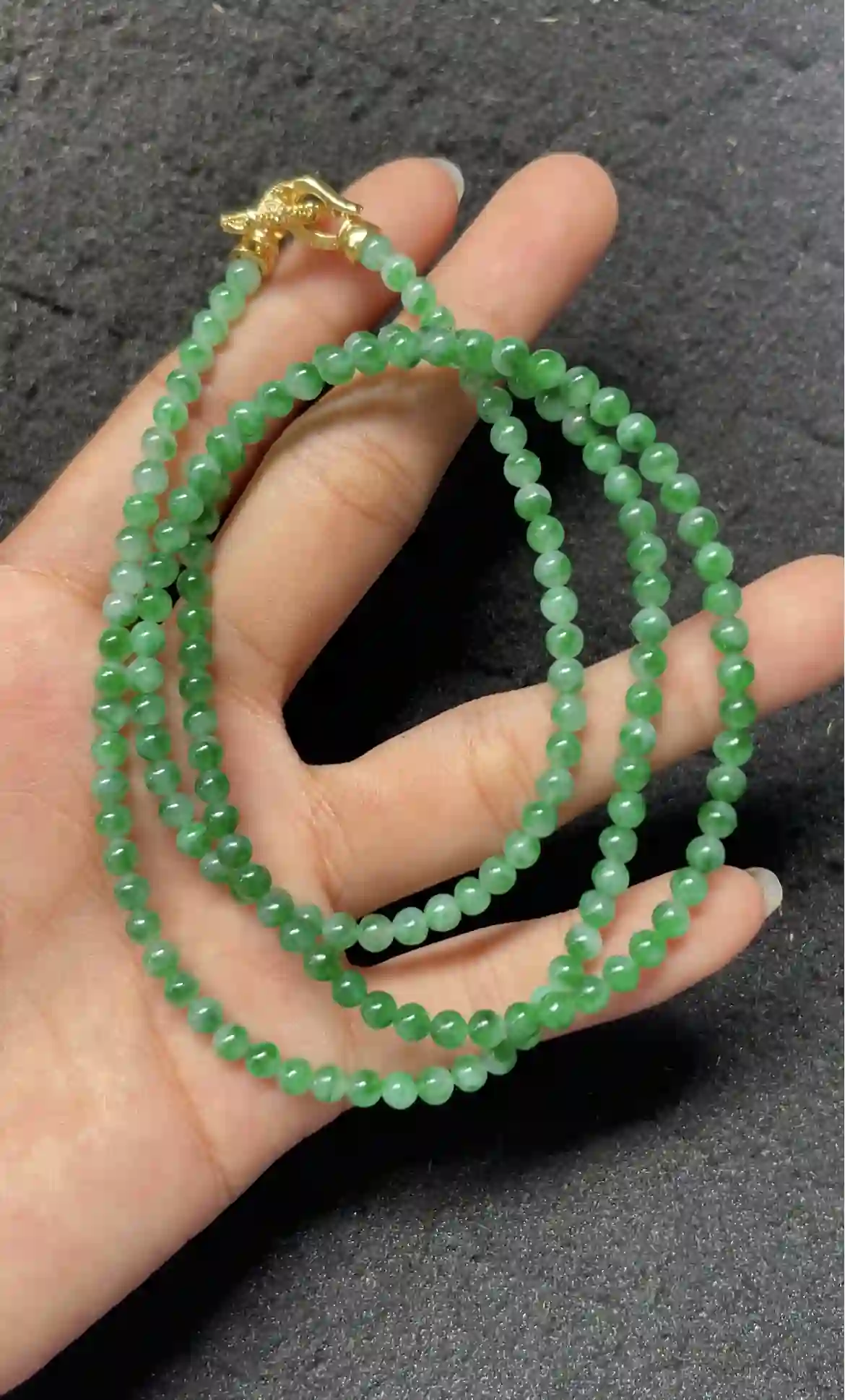 Delicate Green Jade Bead Necklace with Gold Clasp | Myanmar Jadeite reference #2640003