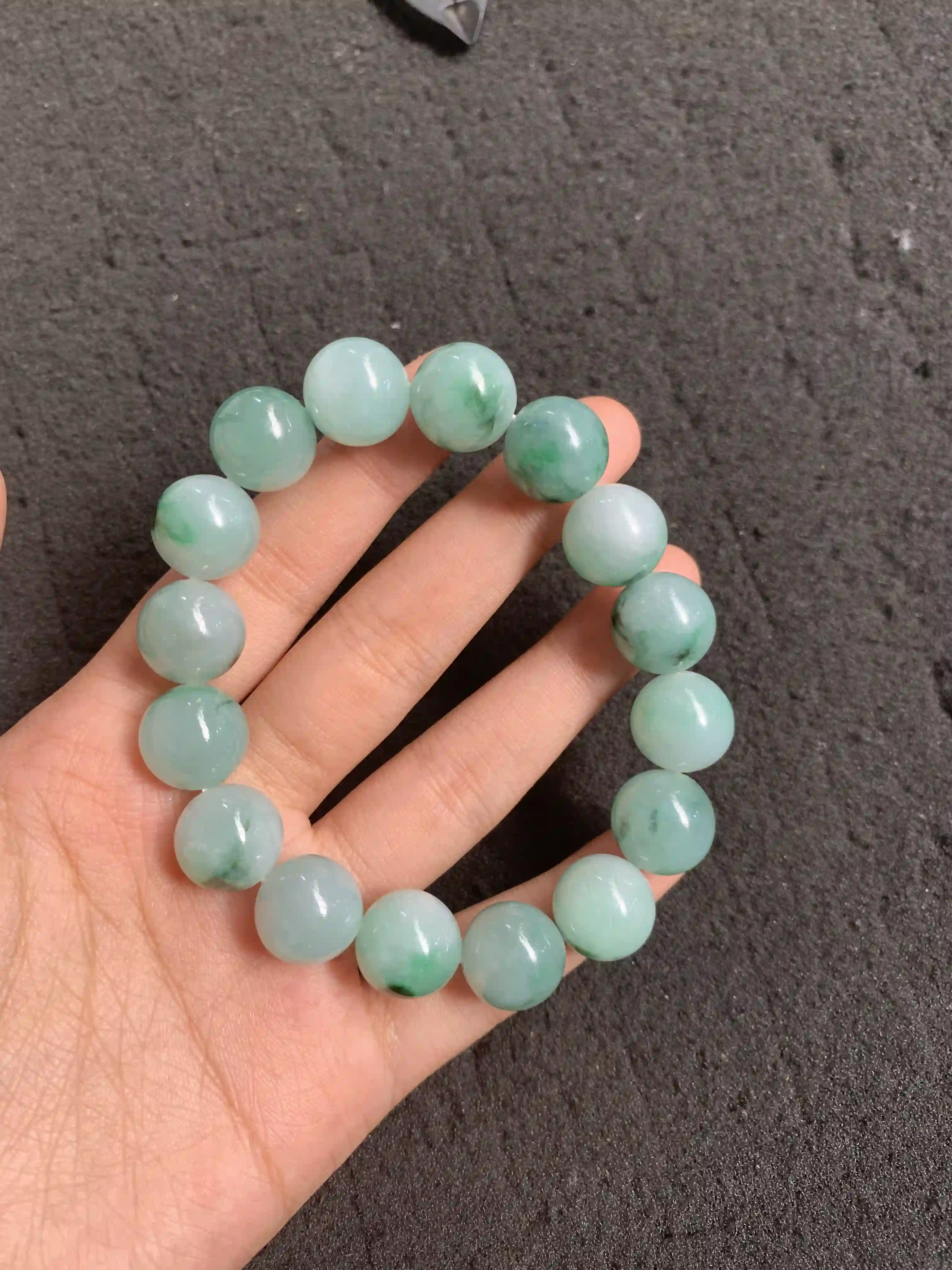 Green Jadeite Beaded Bracelet with Natural Veins | Myanmar Jadeite reference #720001