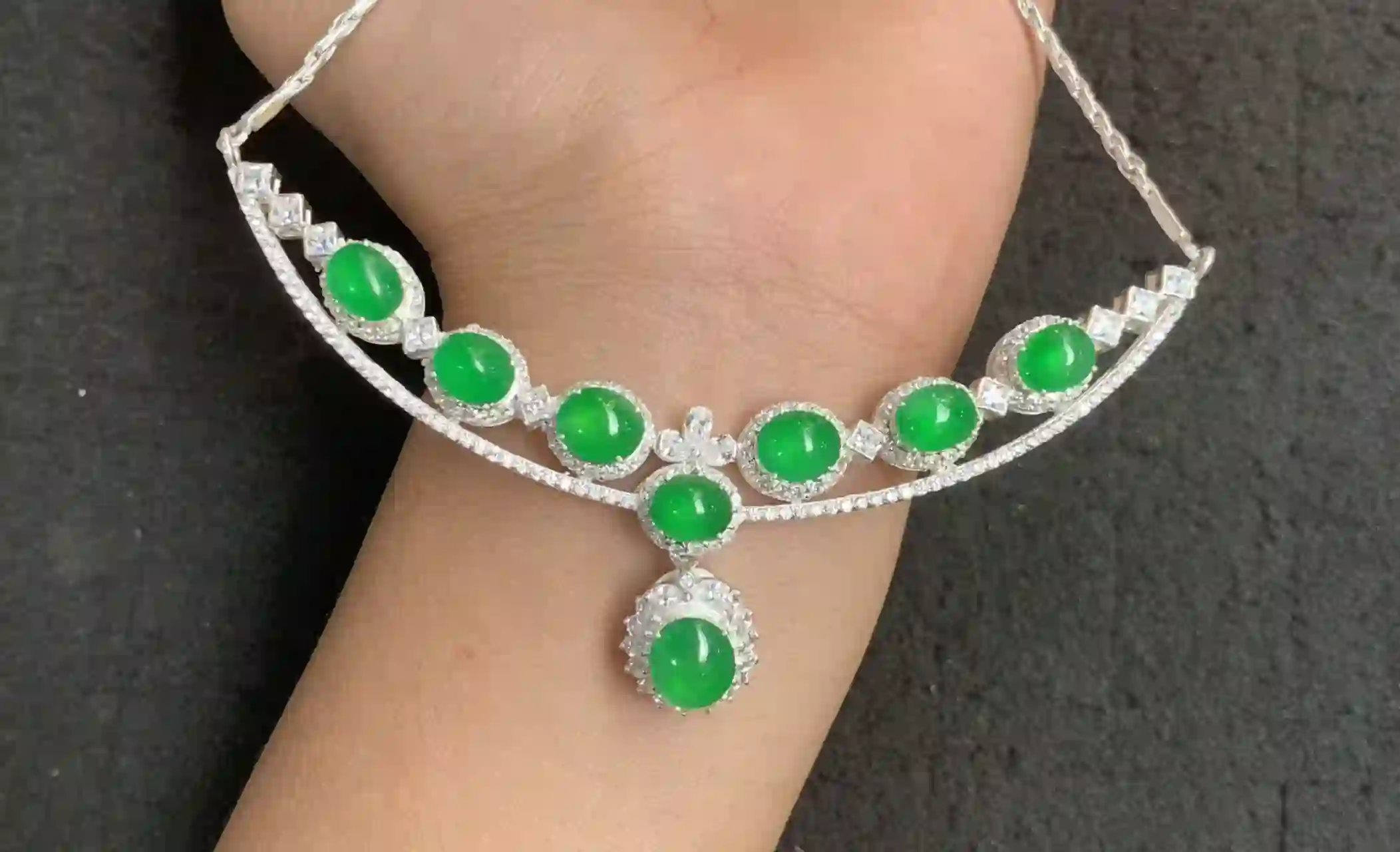Jade, view 2 | Myanmar Jadeite reference #4