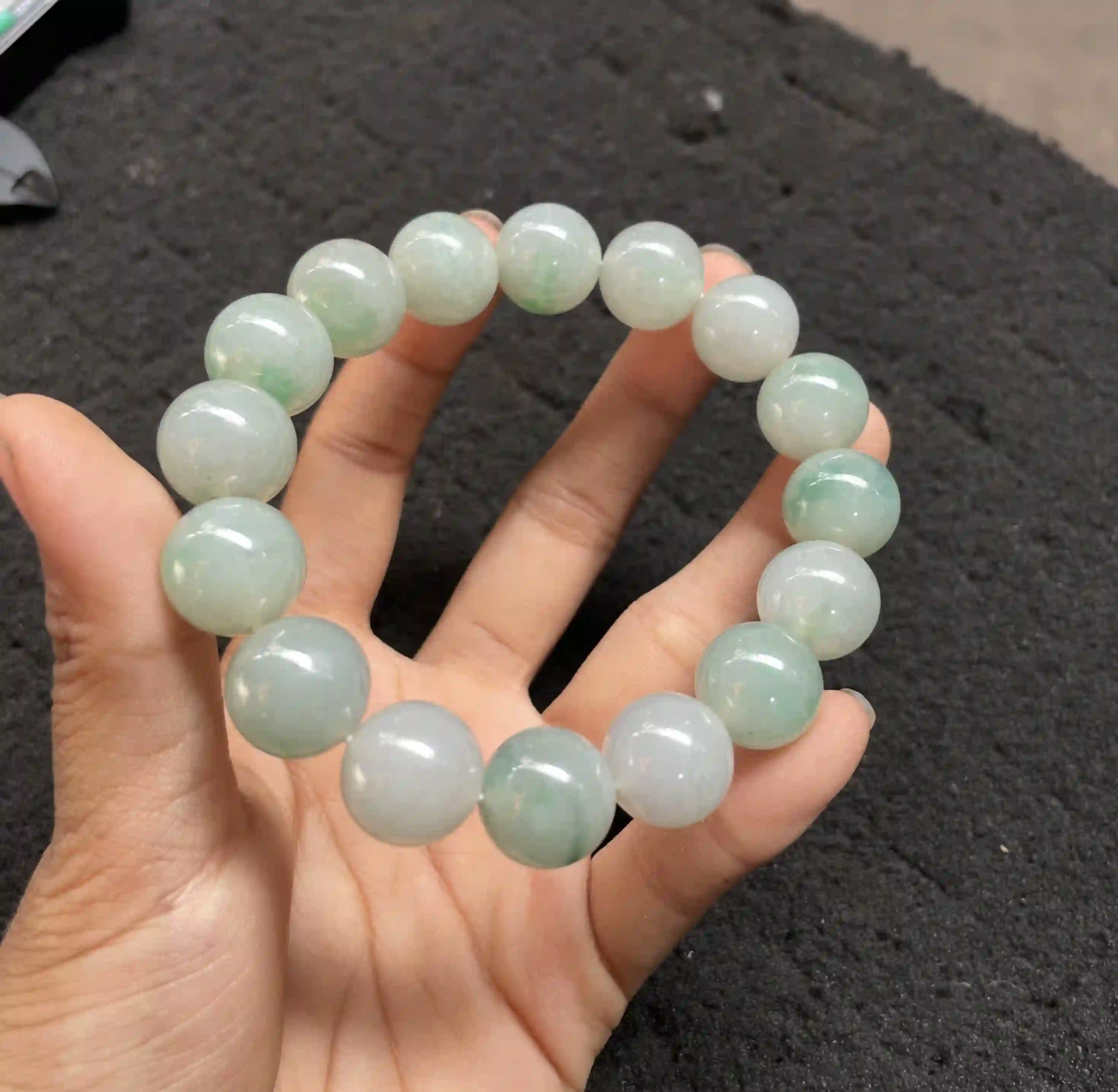 Light Green and White Jade Bead Bracelet | Myanmar Jadeite reference #570001