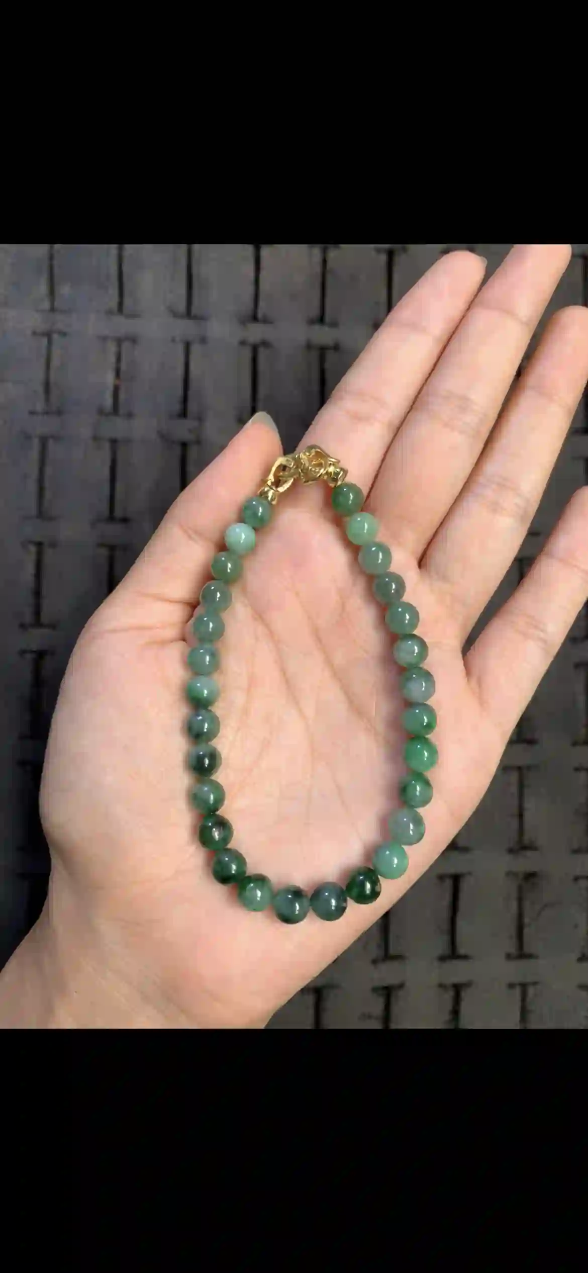 Gradient Dark Green Jade Bead Bracelet with Gold Clasp | Myanmar Jadeite reference #14460001