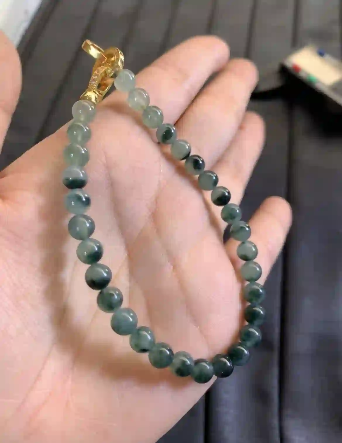 Ice Type Floating Flower Jade Bead Bracelet with Gold Clasp | Myanmar Jadeite reference #2880003